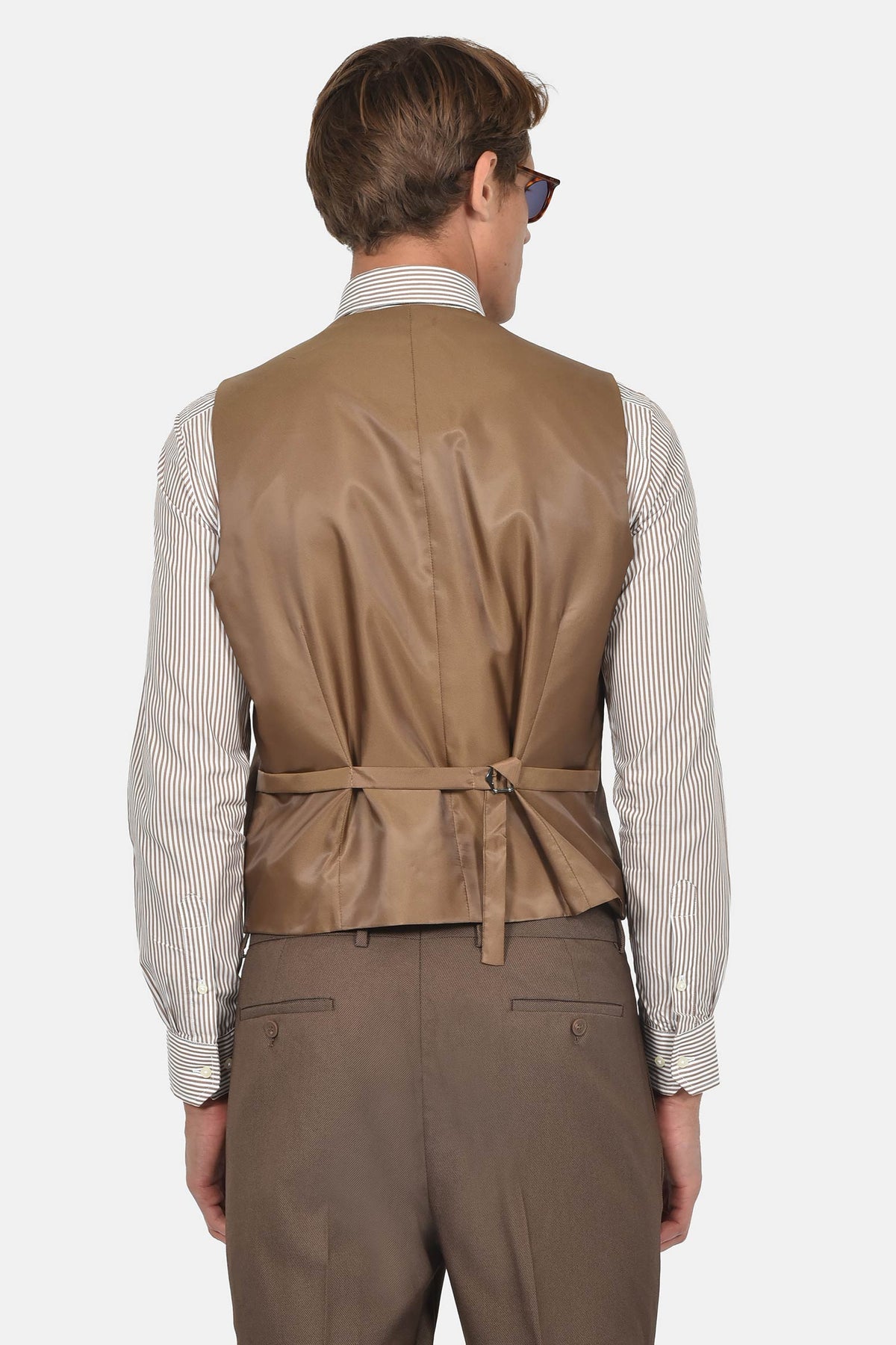 ανδρικό-κοστούμι-με-σταυρωτό-γιλέκο-slim-fit-&-μυτερό-πέτο-για-επίσημες-εμφανίσεις