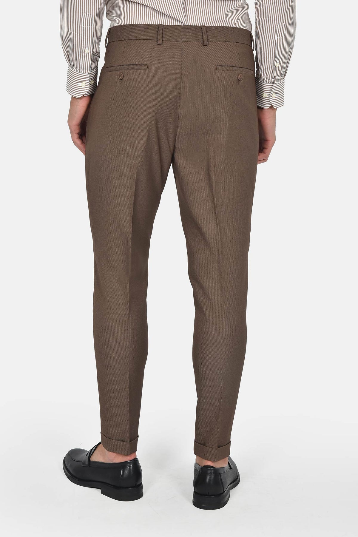 ανδρικό-κοστούμι-με-σταυρωτό-γιλέκο-slim-fit-&-μυτερό-πέτο-για-επίσημες-εμφανίσεις