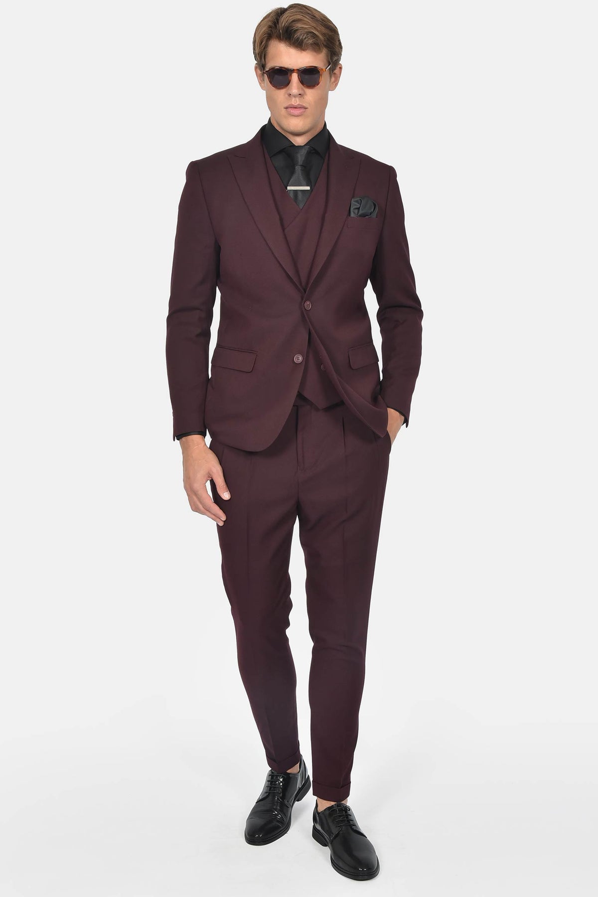 ανδρικό-κοστούμι-με-σταυρωτό-γιλέκο-slim-fit-&-μυτερό-πέτο-για-επίσημες-εμφανίσεις