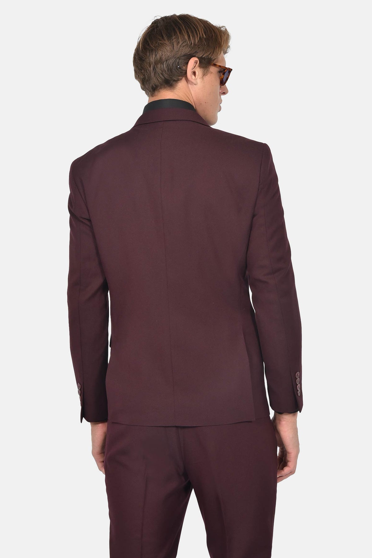 ανδρικό-κοστούμι-με-σταυρωτό-γιλέκο-slim-fit-&-μυτερό-πέτο-για-επίσημες-εμφανίσεις