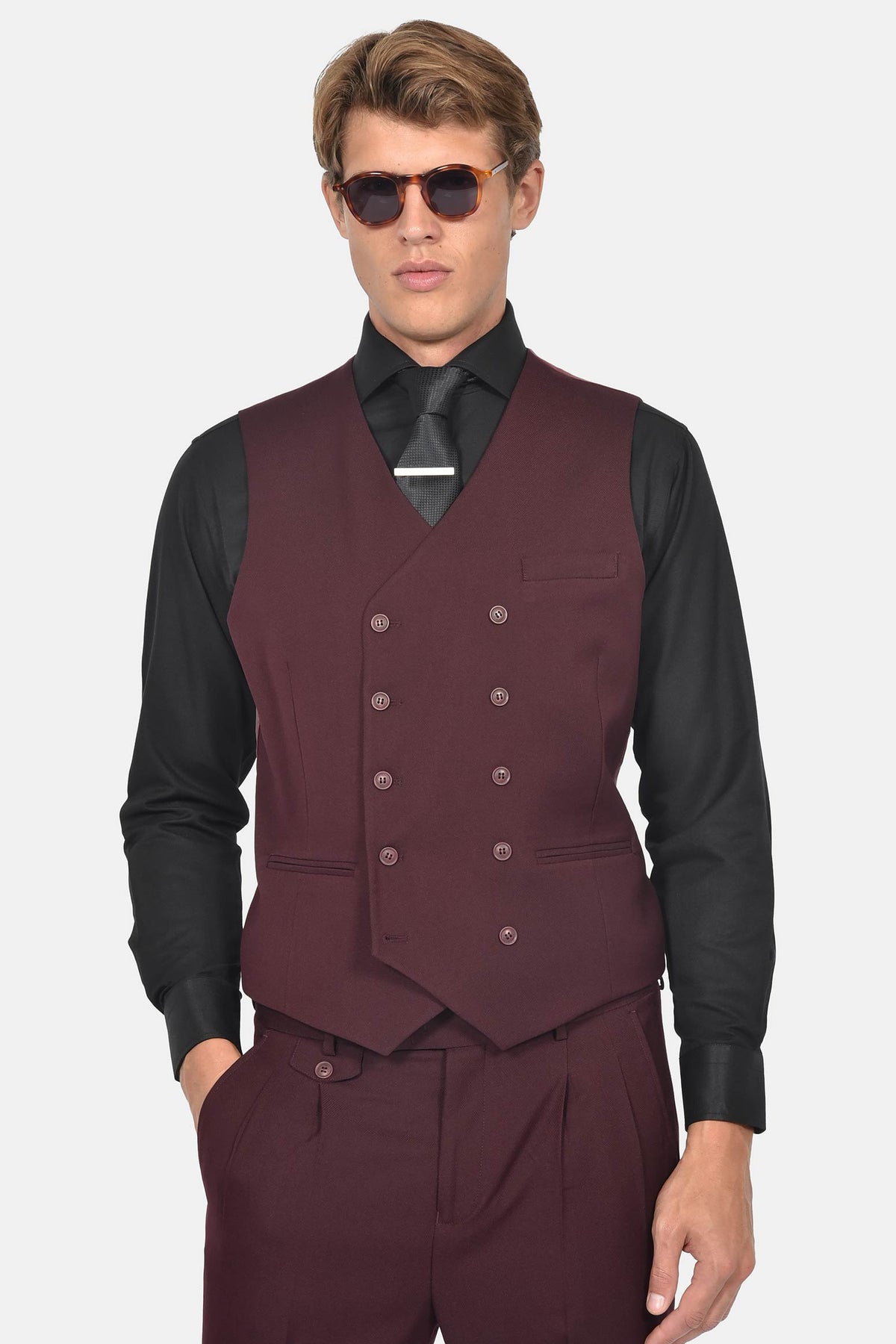 ανδρικό-κοστούμι-με-σταυρωτό-γιλέκο-slim-fit-&-μυτερό-πέτο-για-επίσημες-εμφανίσεις