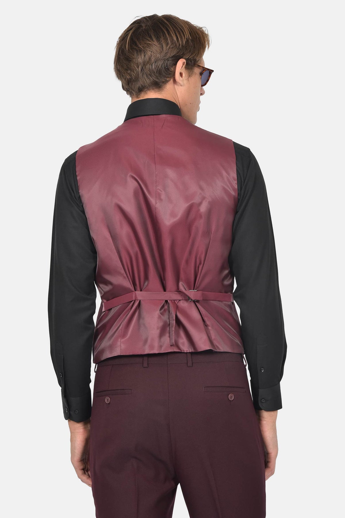ανδρικό-κοστούμι-με-σταυρωτό-γιλέκο-slim-fit-&-μυτερό-πέτο-για-επίσημες-εμφανίσεις
