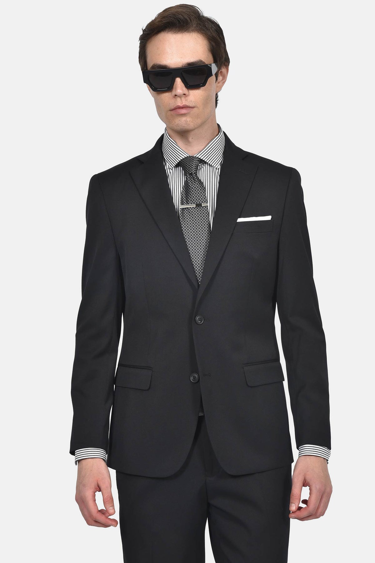 ανδρικό-κοστούμι-slim-fit-με-notch-πέτο-για-άνετη-κομψή-εμφάνιση