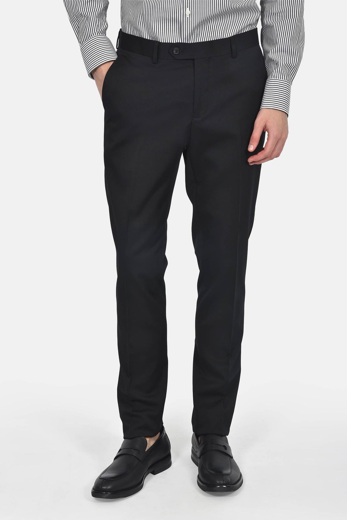 ανδρικό-κοστούμι-slim-fit-με-notch-πέτο-για-άνετη-κομψή-εμφάνιση