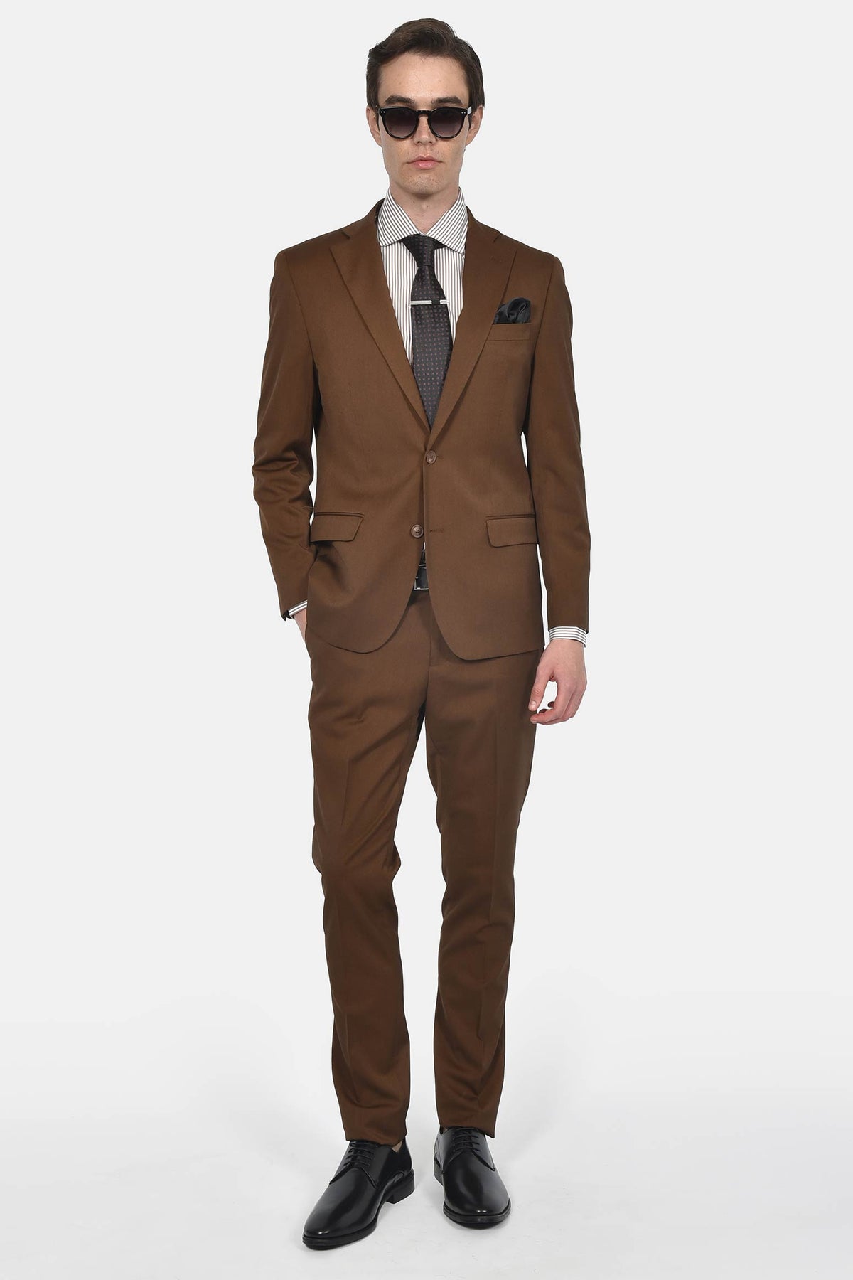 ανδρικό-κοστούμι-slim-fit-με-notch-πέτο-για-άνετη-κομψή-εμφάνιση