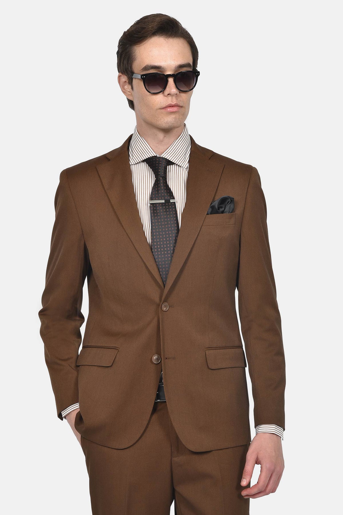 ανδρικό-κοστούμι-slim-fit-με-notch-πέτο-για-άνετη-κομψή-εμφάνιση