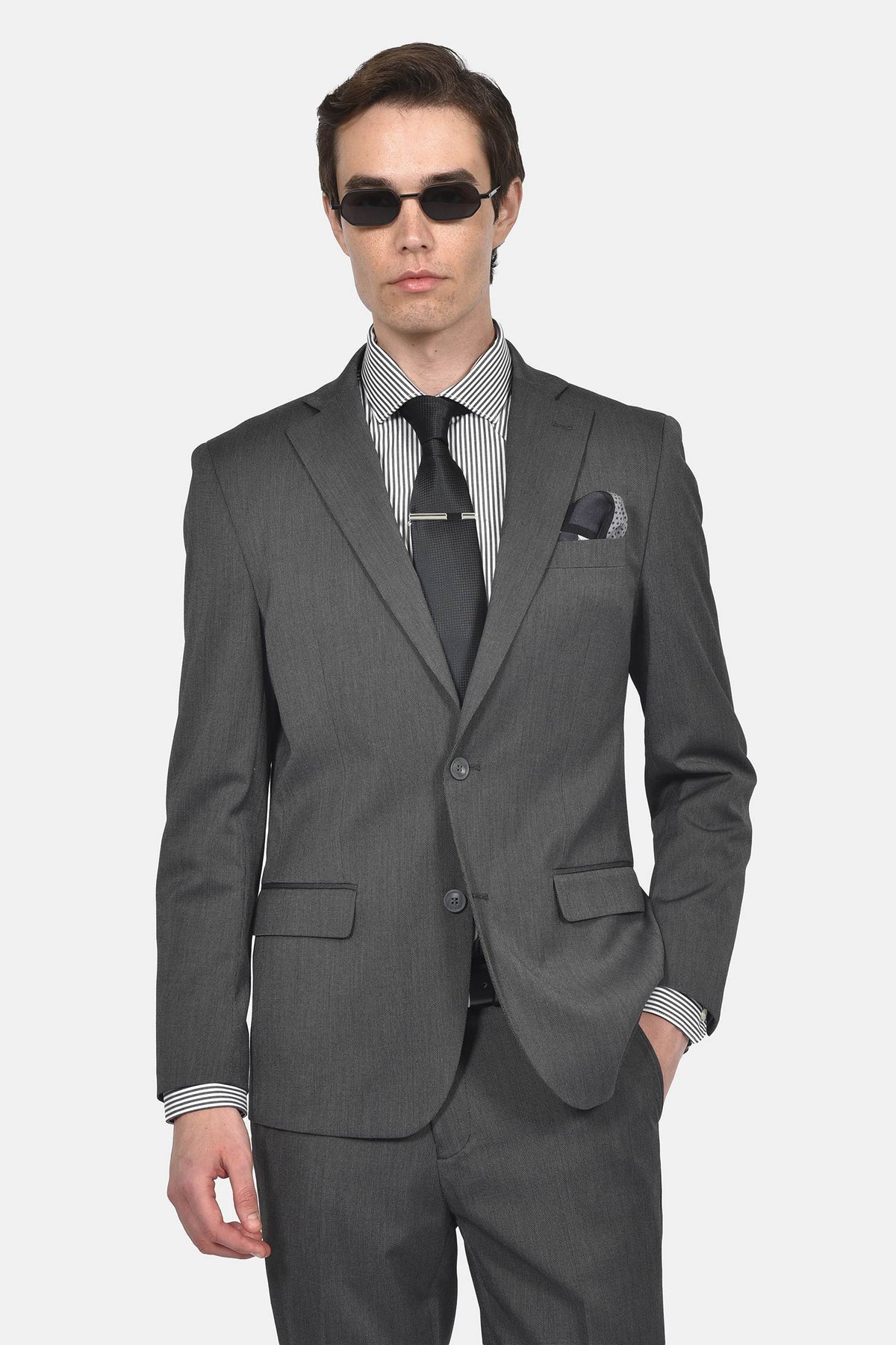 ανδρικό-κοστούμι-slim-fit-με-notch-πέτο-για-άνετη-κομψή-εμφάνιση
