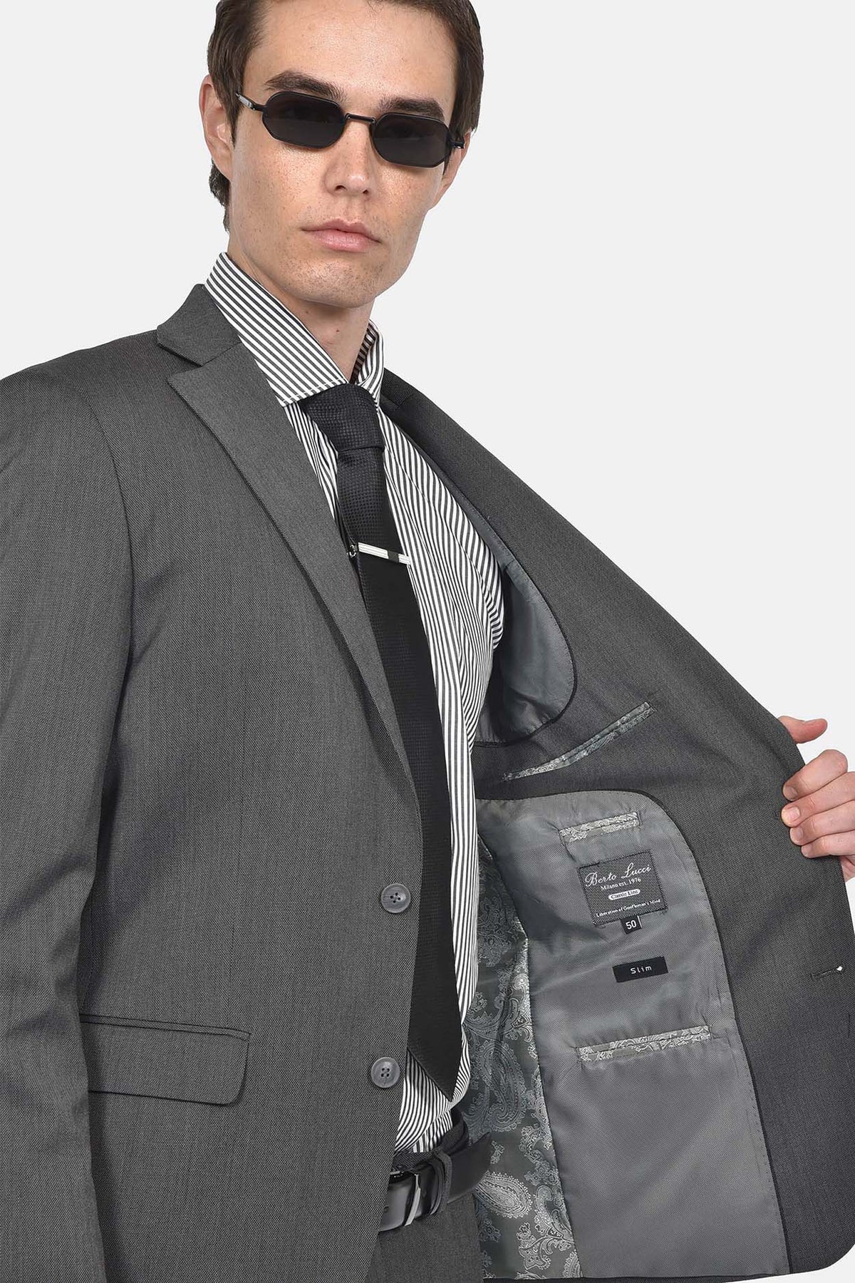 ανδρικό-κοστούμι-slim-fit-με-notch-πέτο-για-άνετη-κομψή-εμφάνιση