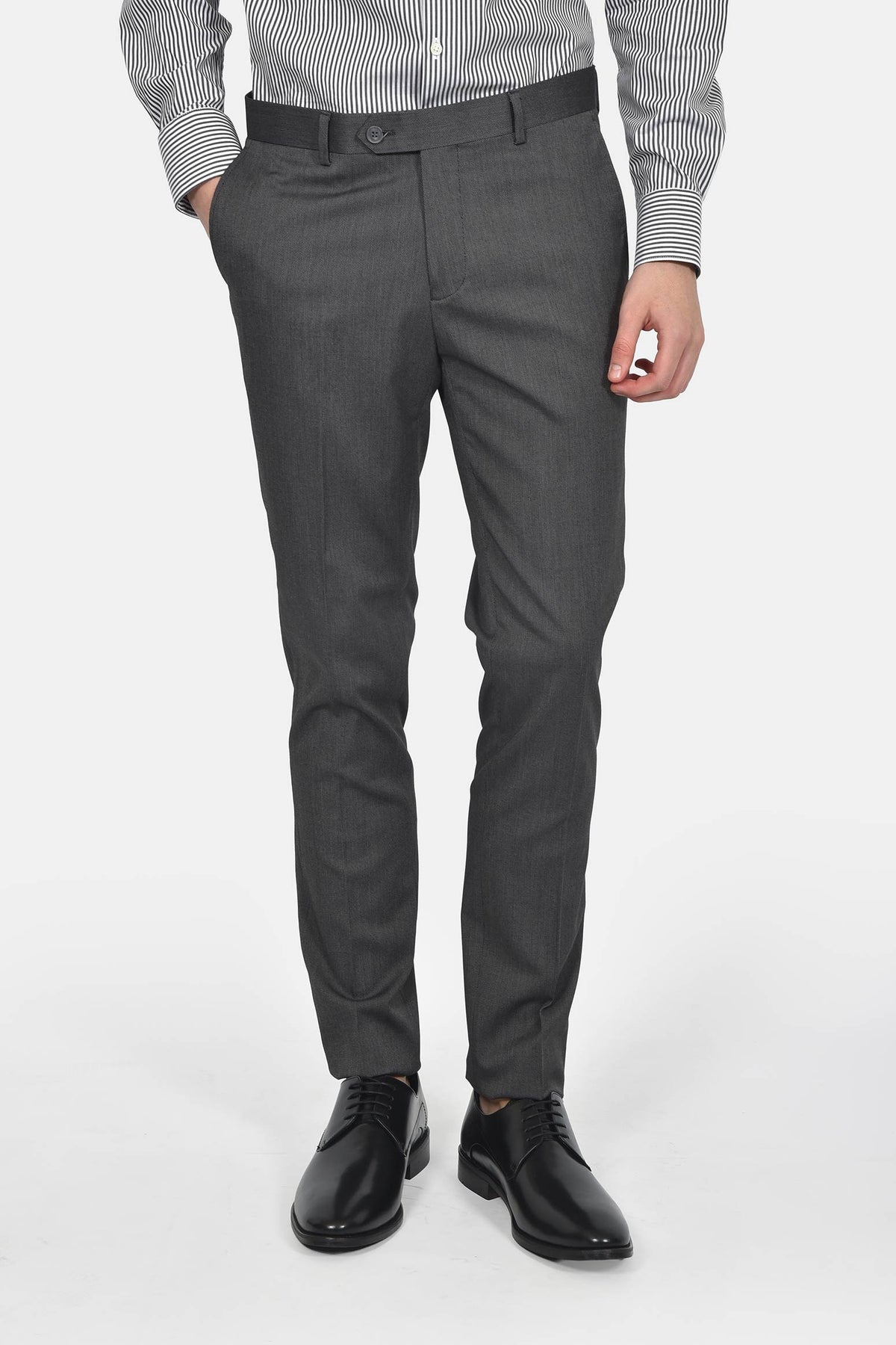 ανδρικό-κοστούμι-slim-fit-με-notch-πέτο-για-άνετη-κομψή-εμφάνιση