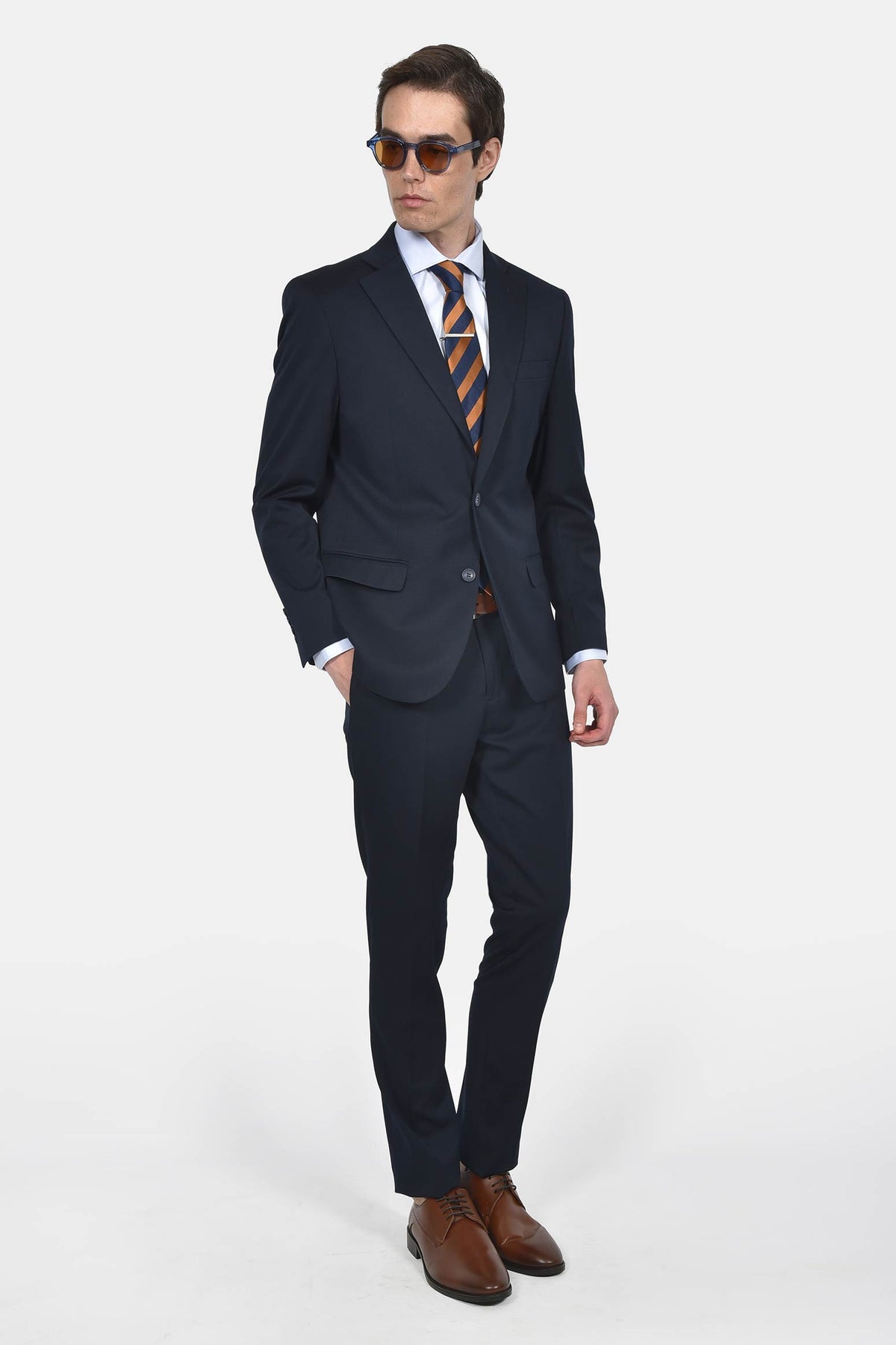 ανδρικό-κοστούμι-slim-fit-με-notch-πέτο-για-άνετη-κομψή-εμφάνιση
