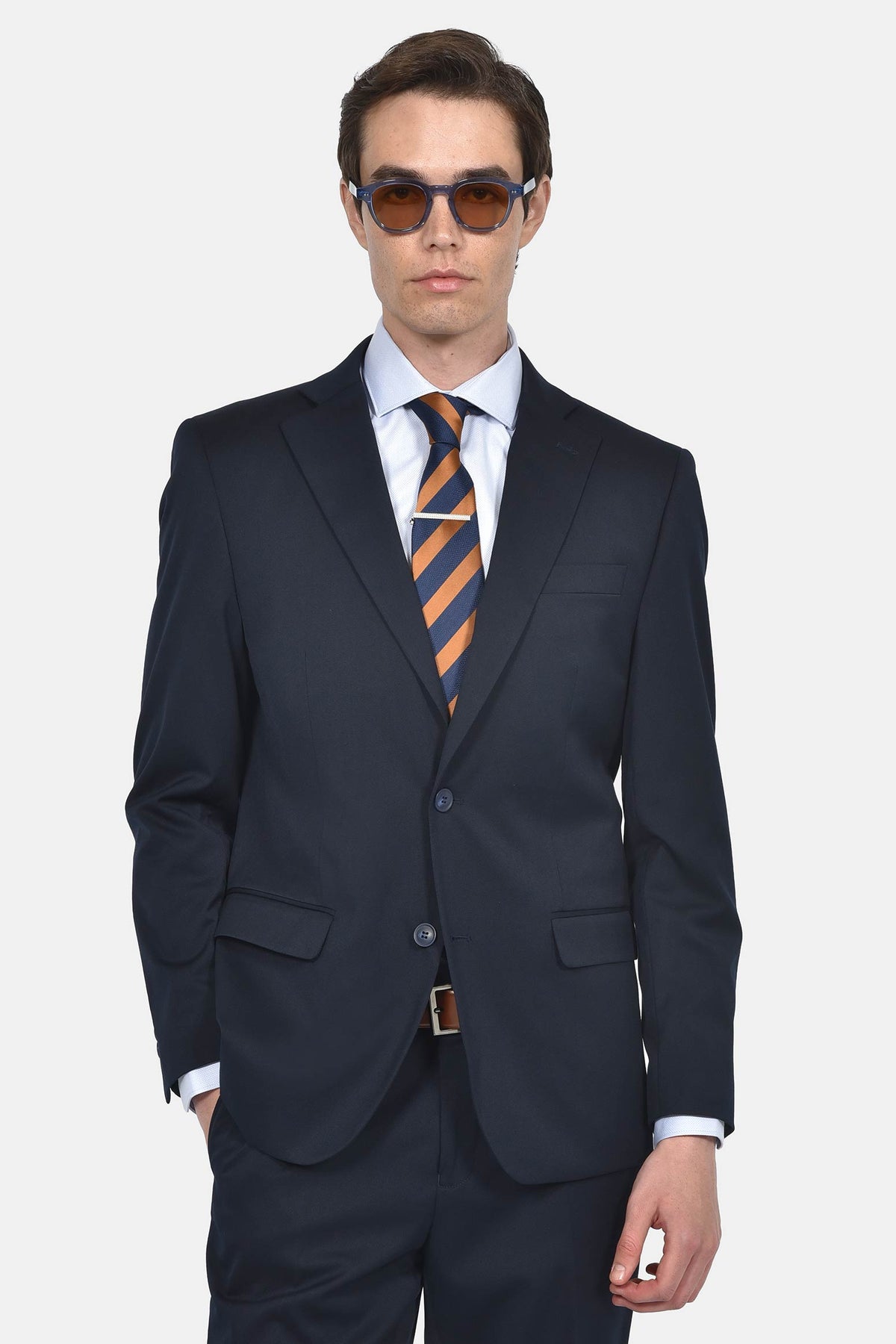 ανδρικό-κοστούμι-slim-fit-με-notch-πέτο-για-άνετη-κομψή-εμφάνιση