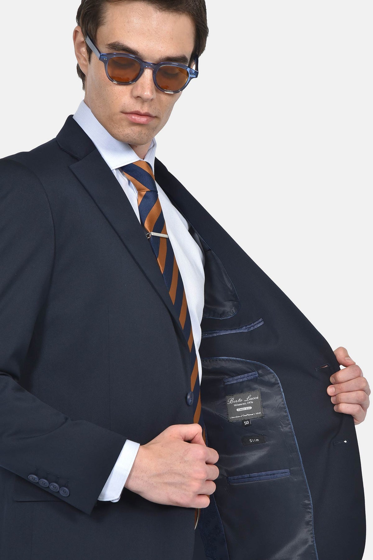 ανδρικό-κοστούμι-slim-fit-με-notch-πέτο-για-άνετη-κομψή-εμφάνιση