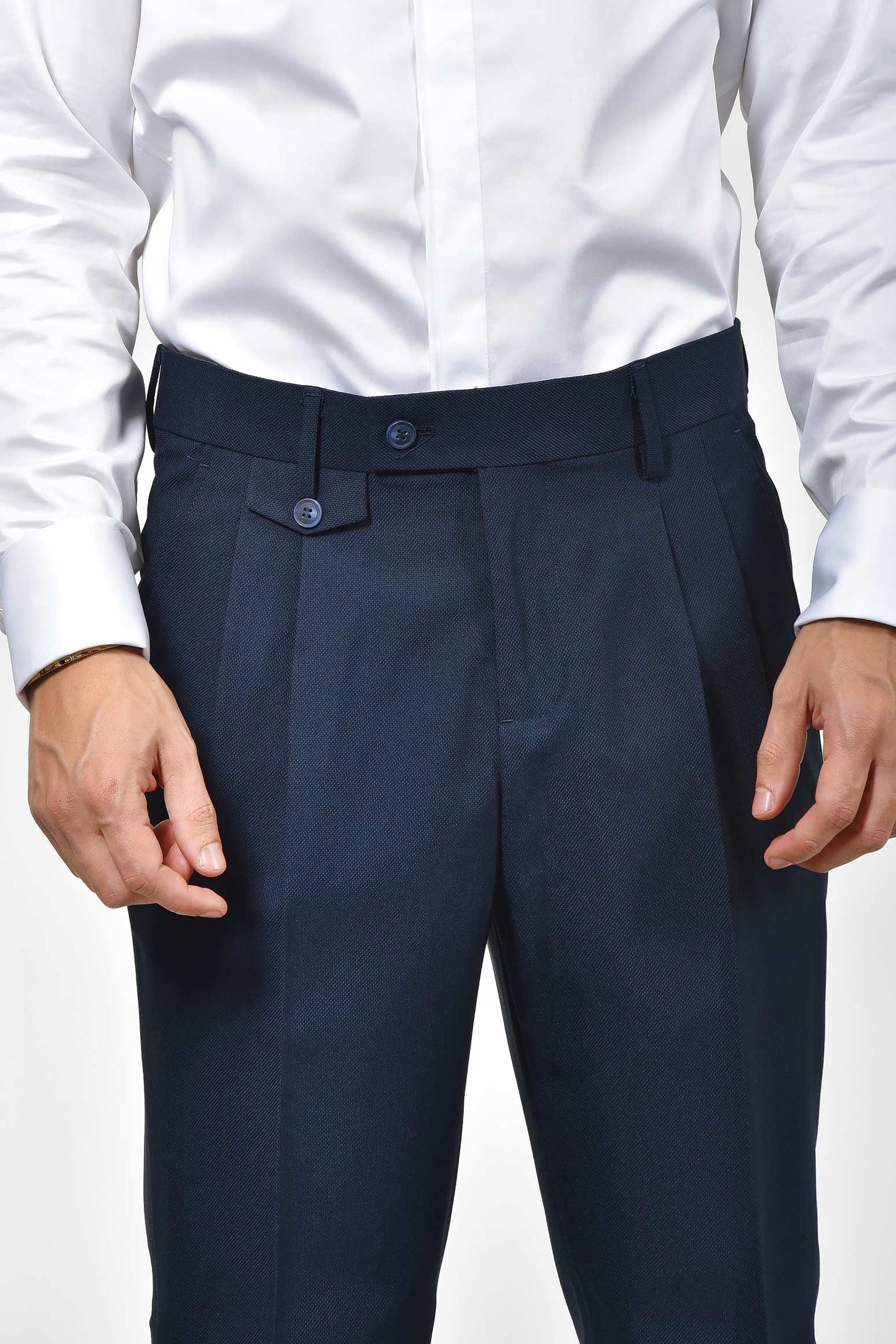 ανδρικό-επίσημο-παντελόνι-με-πιέτα-και-ρεβέρ