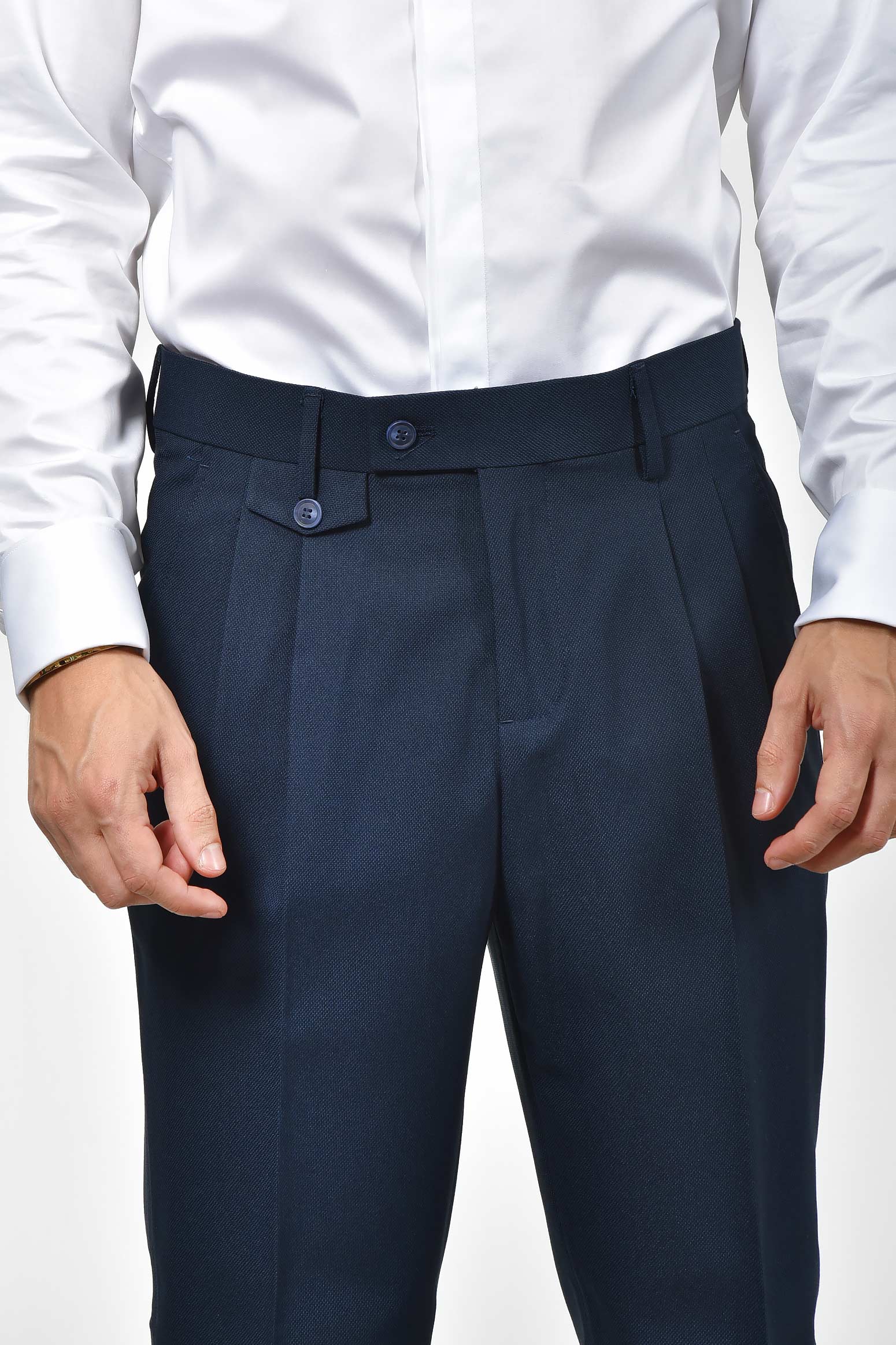 ανδρικό-επίσημο-παντελόνι-με-πιέτα-και-ρεβέρ
