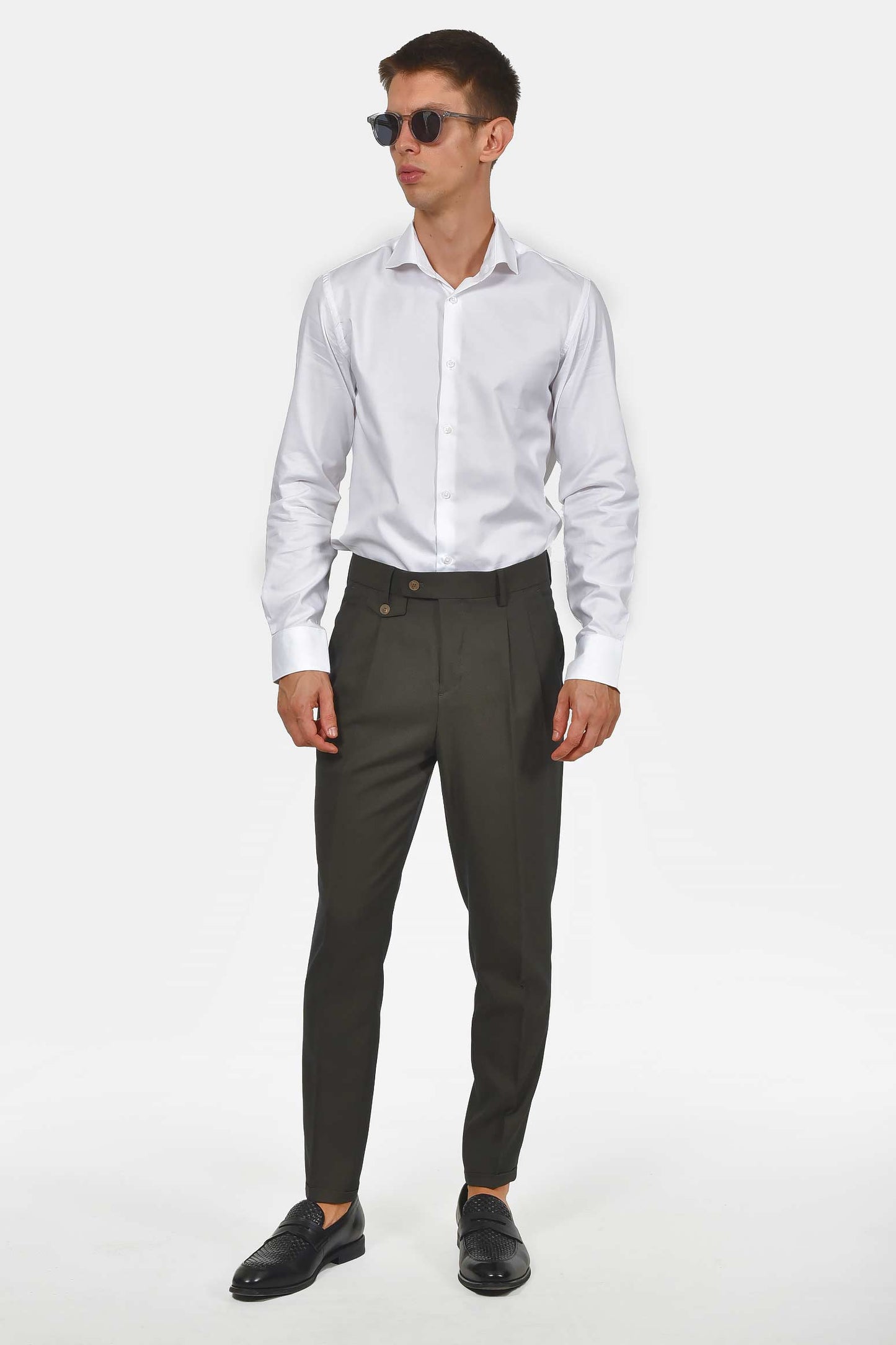 ανδρικό-επίσημο-παντελόνι-με-πιέτα-και-ρεβέρ