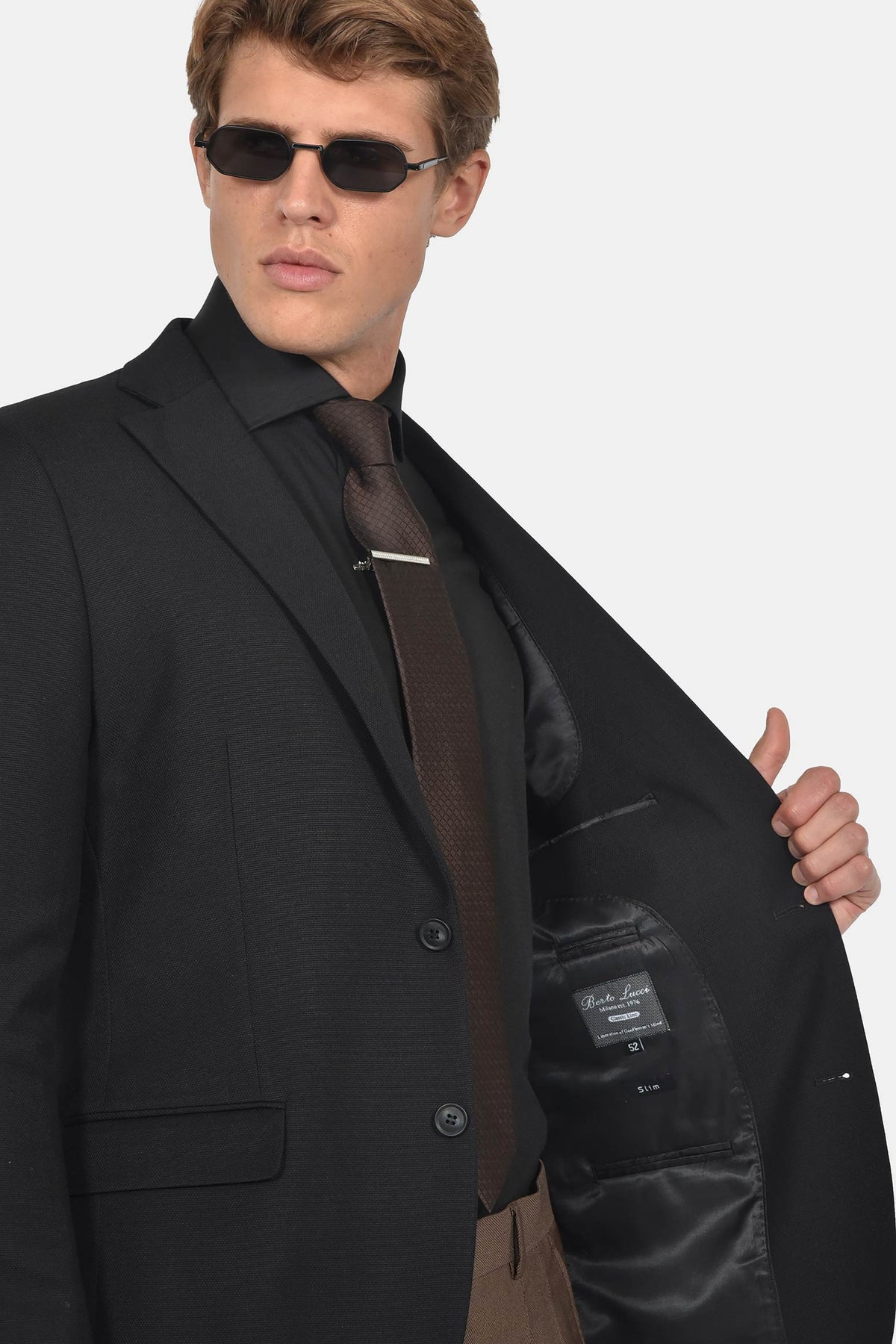 ανδρικό-σακάκι-slim-fit-με-κλασικό-πέτο-για-επίσημες-εμφανίσεις