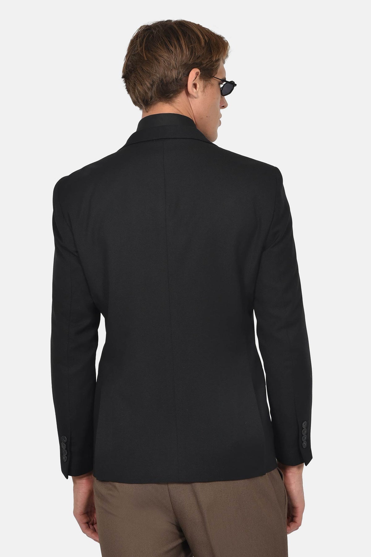 ανδρικό-σακάκι-slim-fit-με-κλασικό-πέτο-για-επίσημες-εμφανίσεις