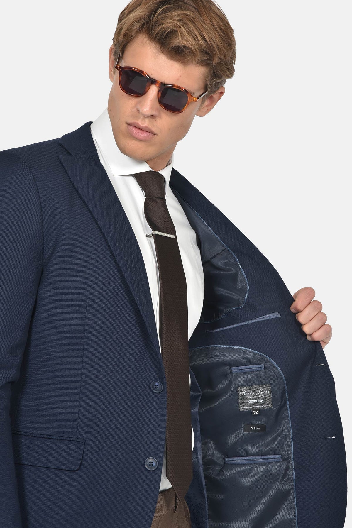 ανδρικό-σακάκι-slim-fit-με-κλασικό-πέτο-για-επίσημες-εμφανίσεις