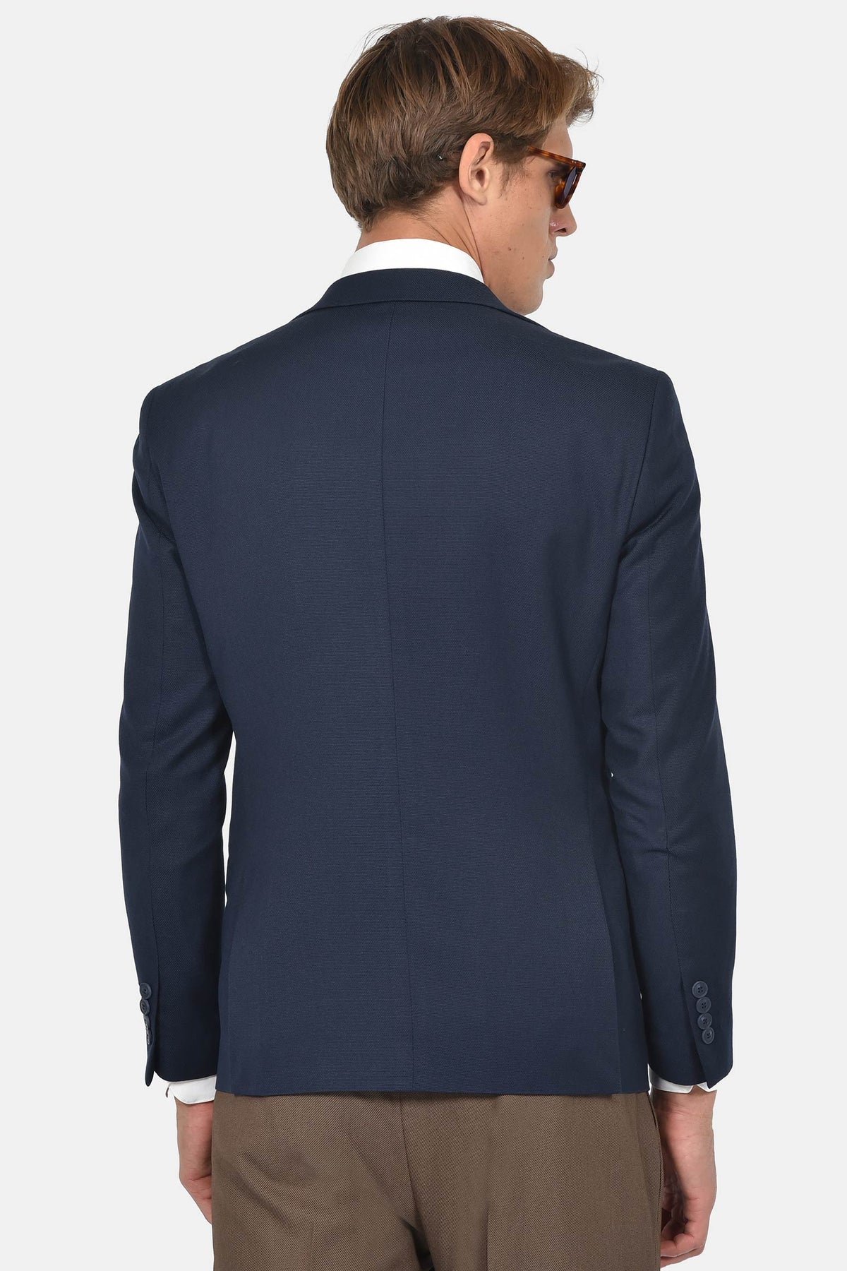 ανδρικό-σακάκι-slim-fit-με-κλασικό-πέτο-για-επίσημες-εμφανίσεις