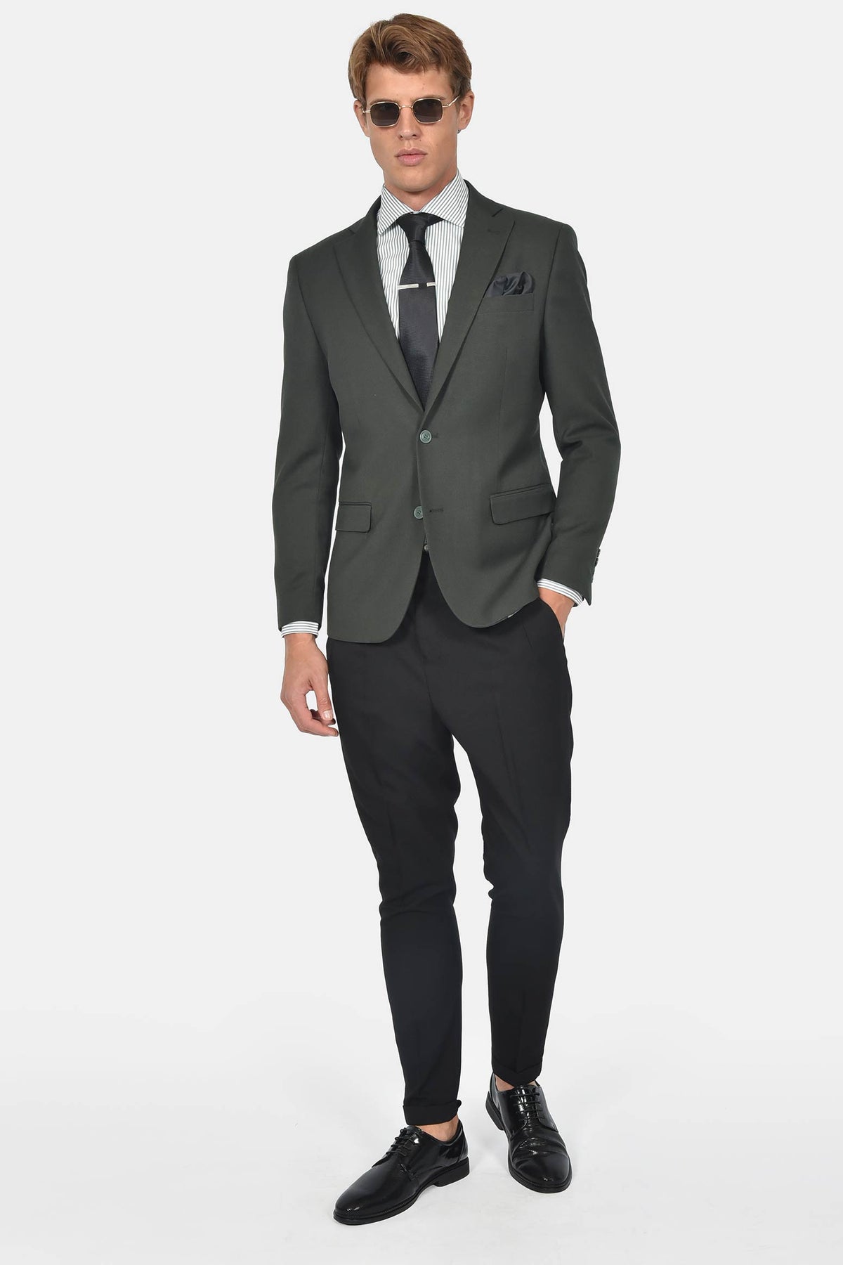 ανδρικό-σακάκι-slim-fit-με-κλασικό-πέτο-για-επίσημες-εμφανίσεις