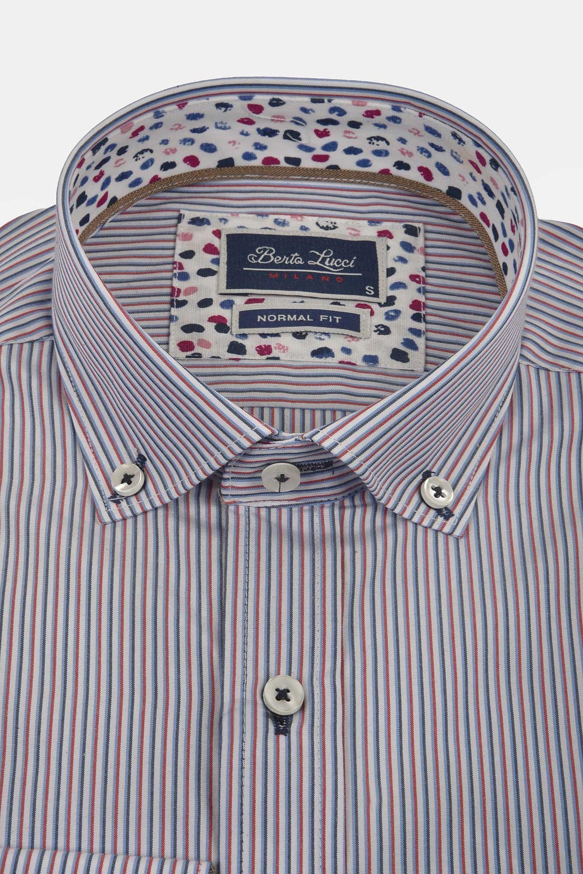 ανδρικό-ριγέ-πουκάμισο-100%-βαμβάκι-normal-fit-με-button-down-γιακά-&-εμπριμέ-πινελιά-στο-εσωτερικό