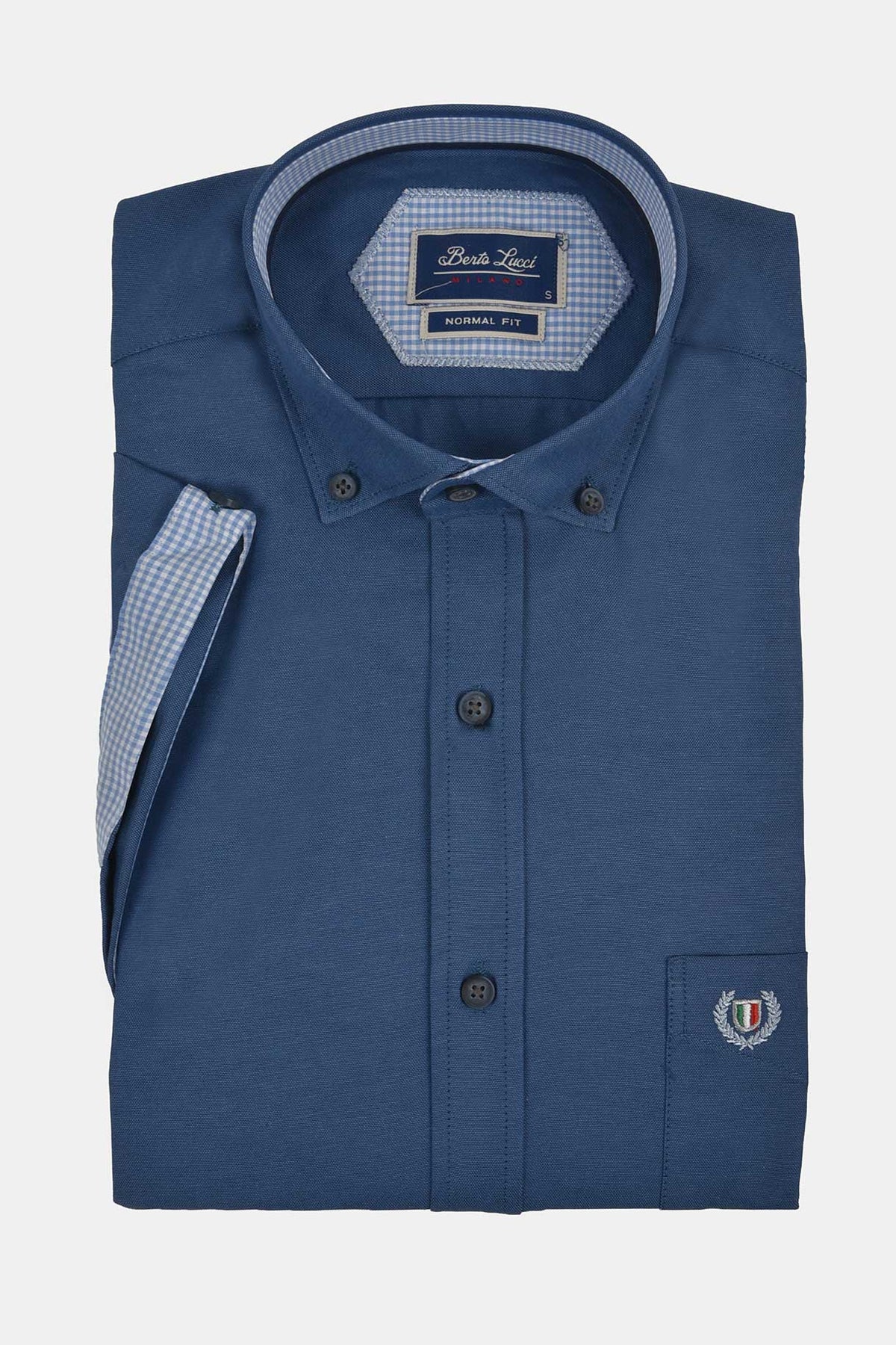ανδρικό-κοντομάνικο-button-down-πουκάμισο-normal-fit-με-διακριτική-καρό-λεπτομέρεια-στον-γιακά