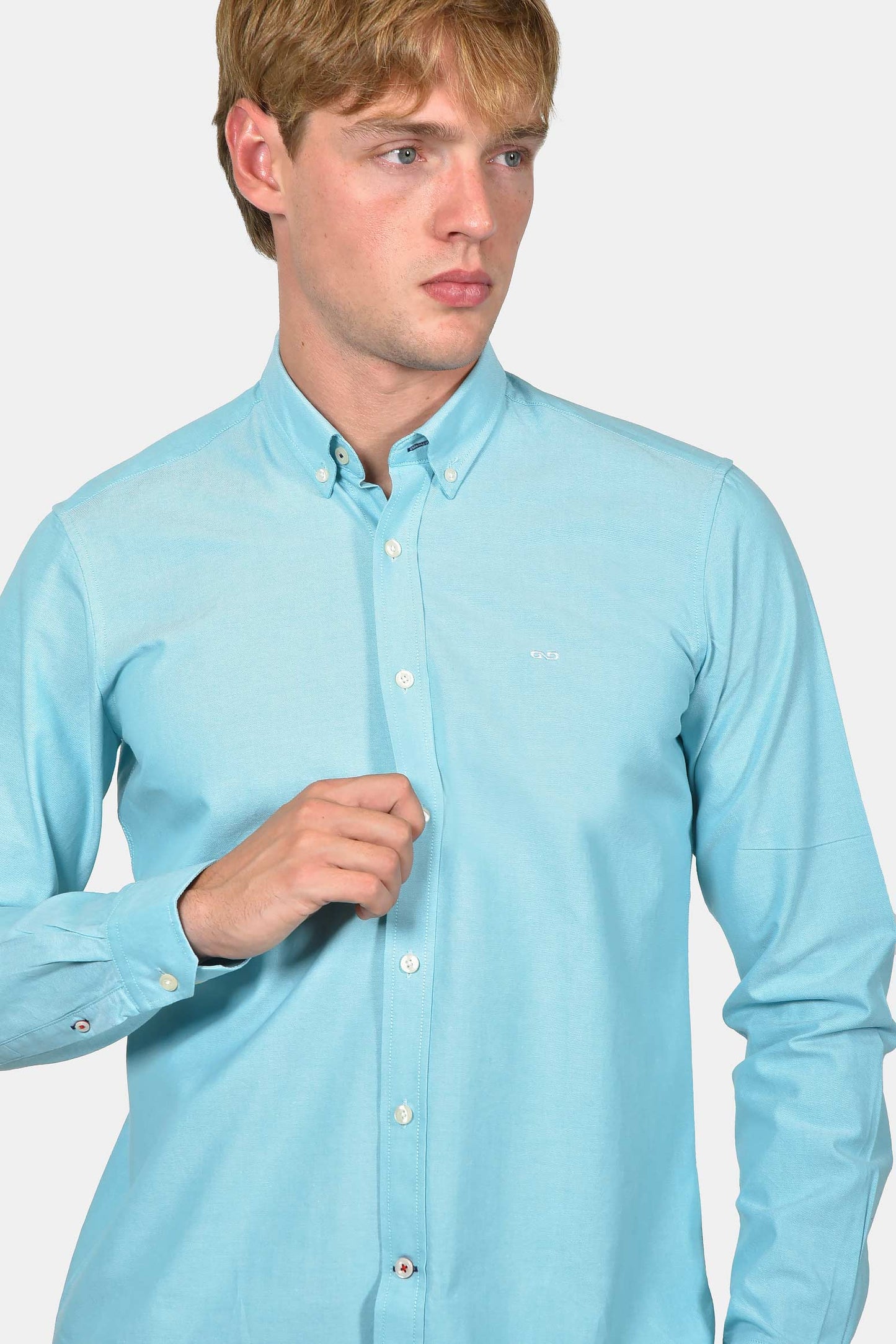 ανδρικό-πουκάμισο-button-down-100%-βαμβακερό-με-διακριτικό-κέντημα-στήθους