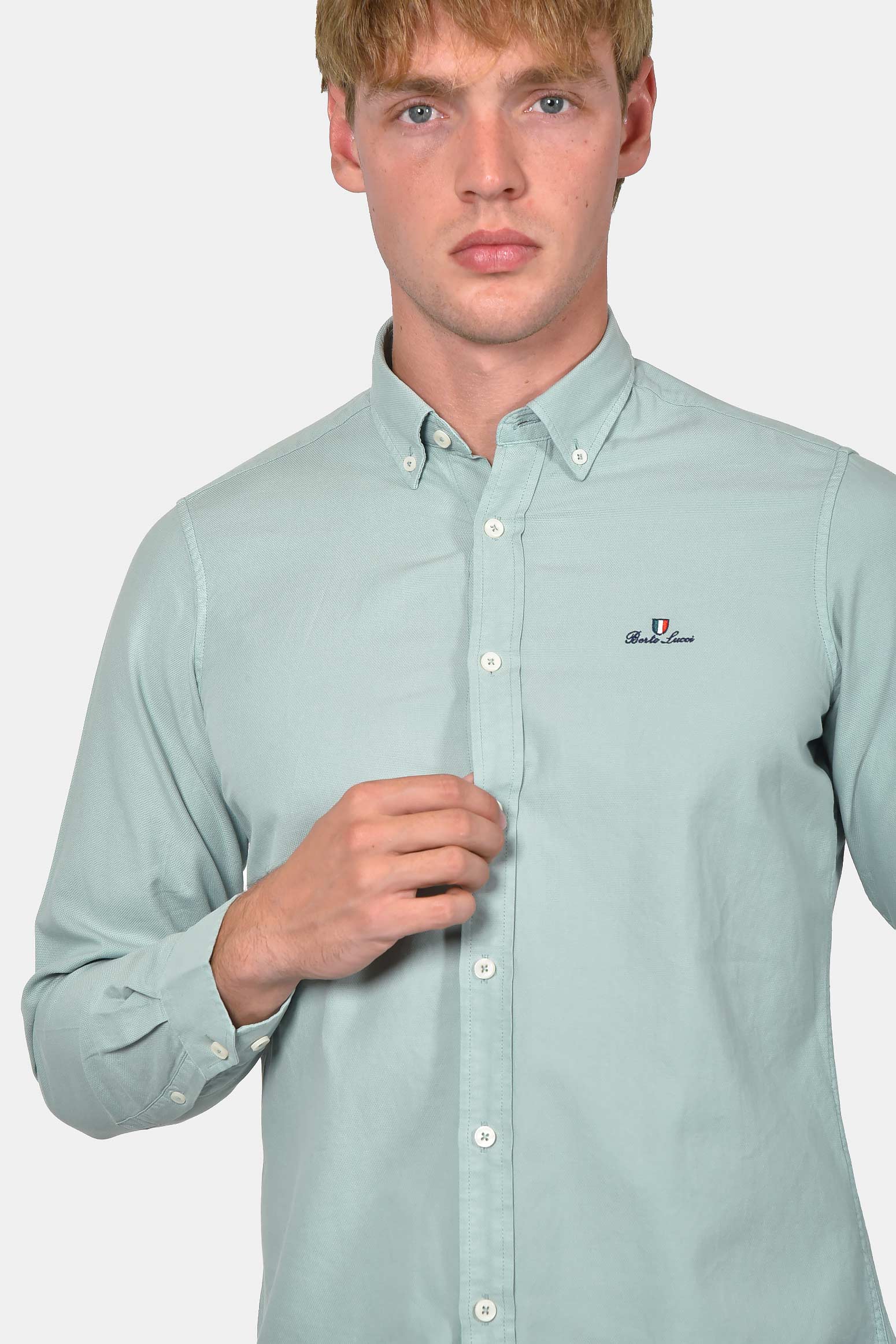 ανδρικό-πουκάμισο-button-down-custom-fit-από-100%-βαμβάκι-απαλό-και-ευκολοφόρετο