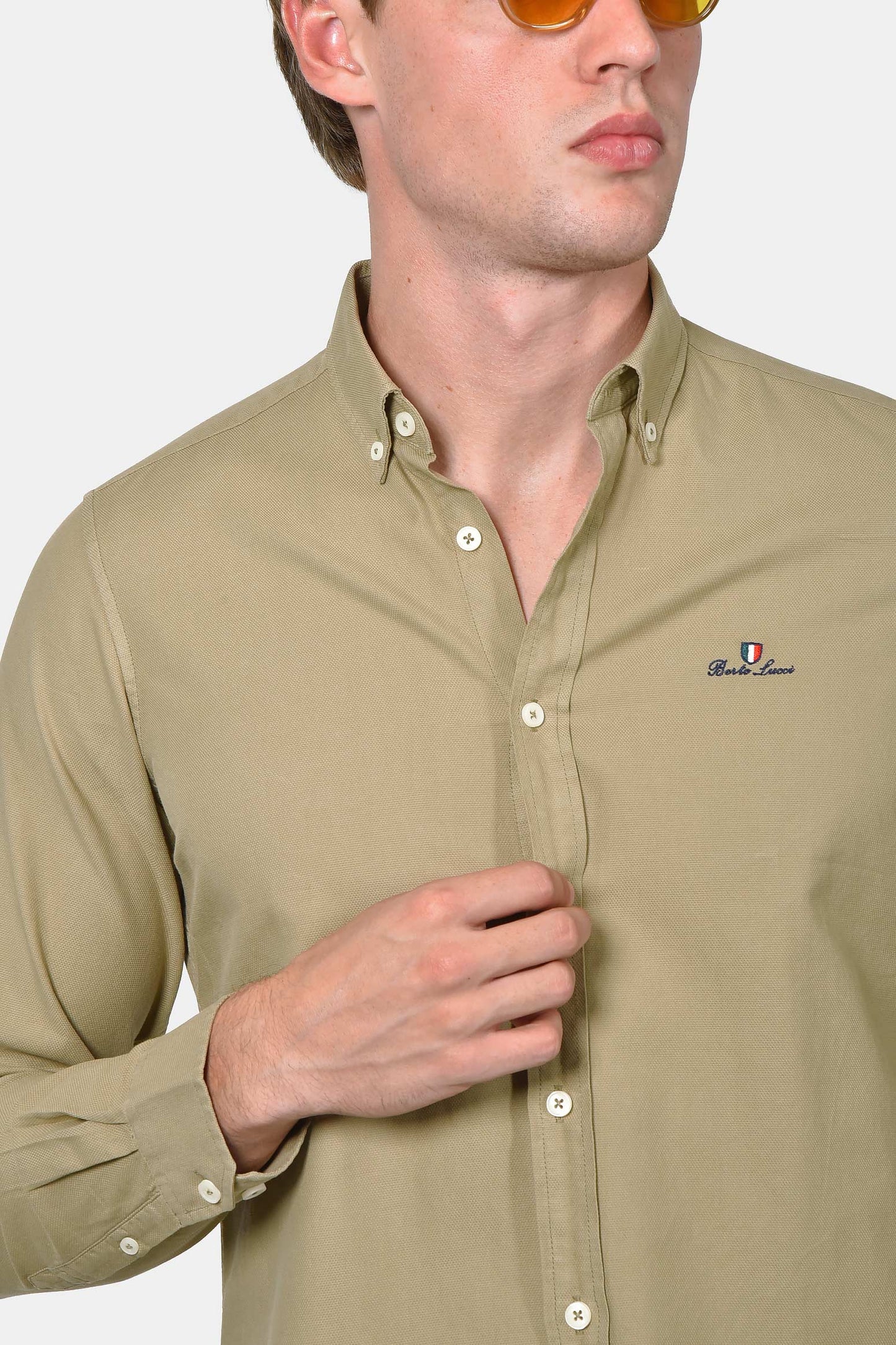 ανδρικό-πουκάμισο-button-down-custom-fit-από-100%-βαμβάκι-απαλό-και-ευκολοφόρετο