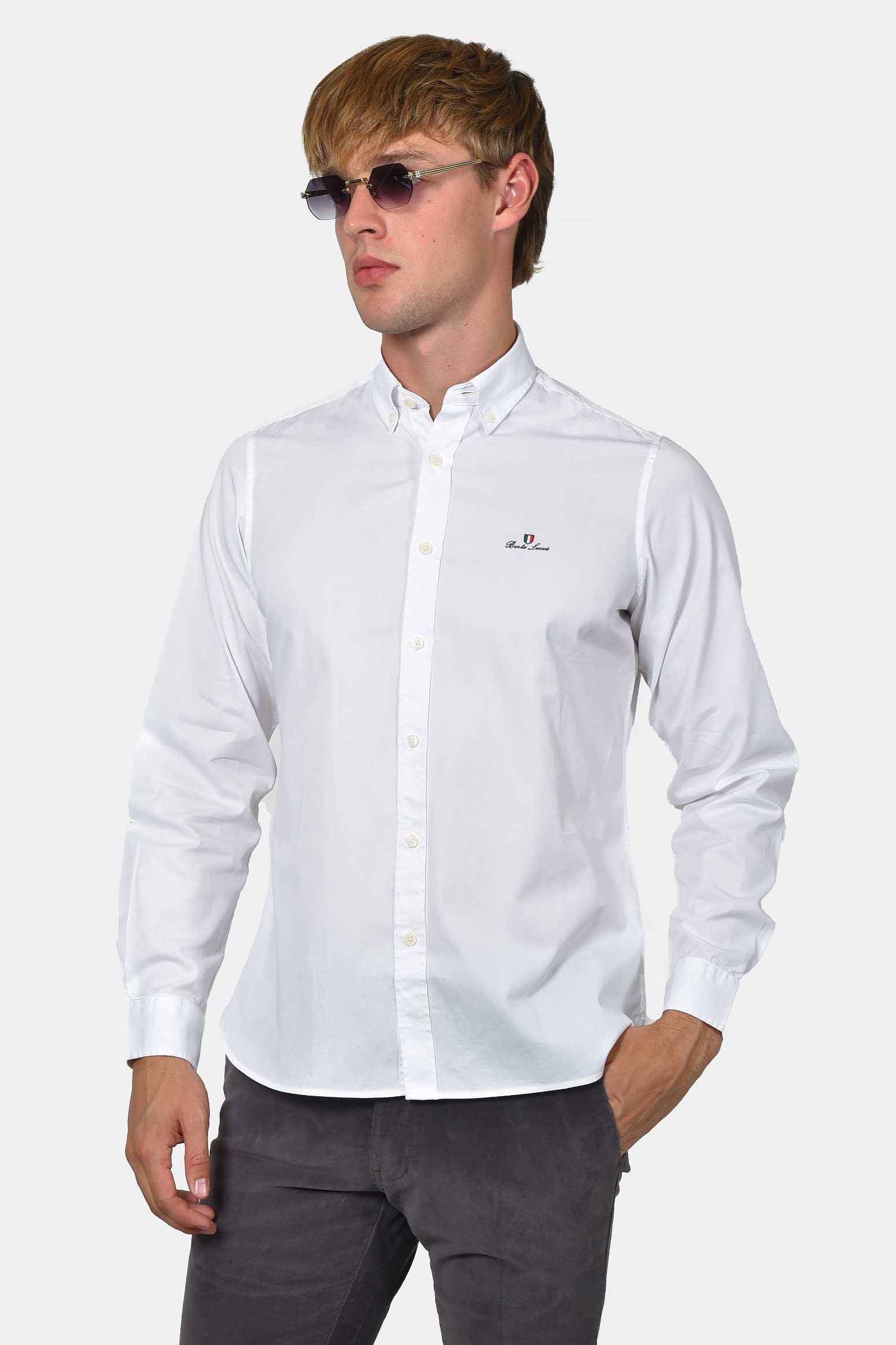 ανδρικό-πουκάμισο-button-down-custom-fit-100%-βαμβακερό-με-διακριτικό-κέντημα-στήθους