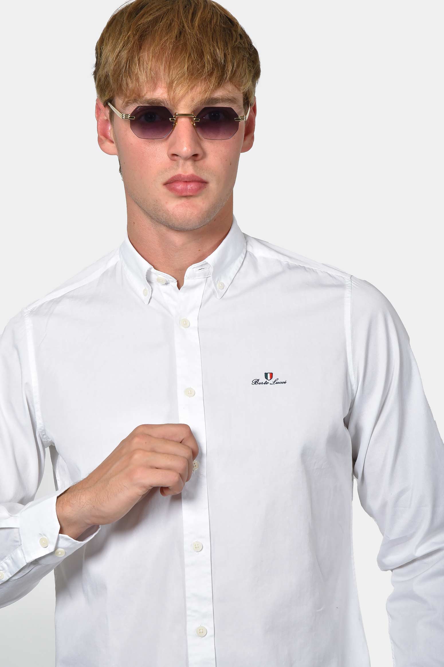 ανδρικό-πουκάμισο-button-down-custom-fit-100%-βαμβακερό-με-διακριτικό-κέντημα-στήθους