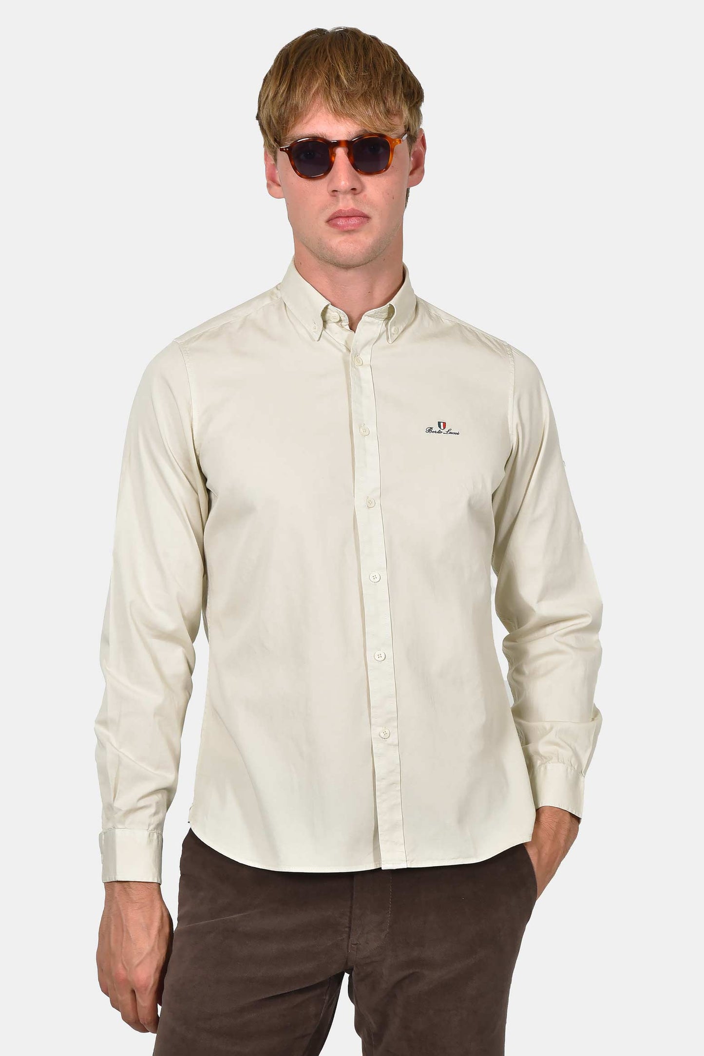 ανδρικό-πουκάμισο-button-down-custom-fit-100%-βαμβακερό-με-διακριτικό-κέντημα-στήθους