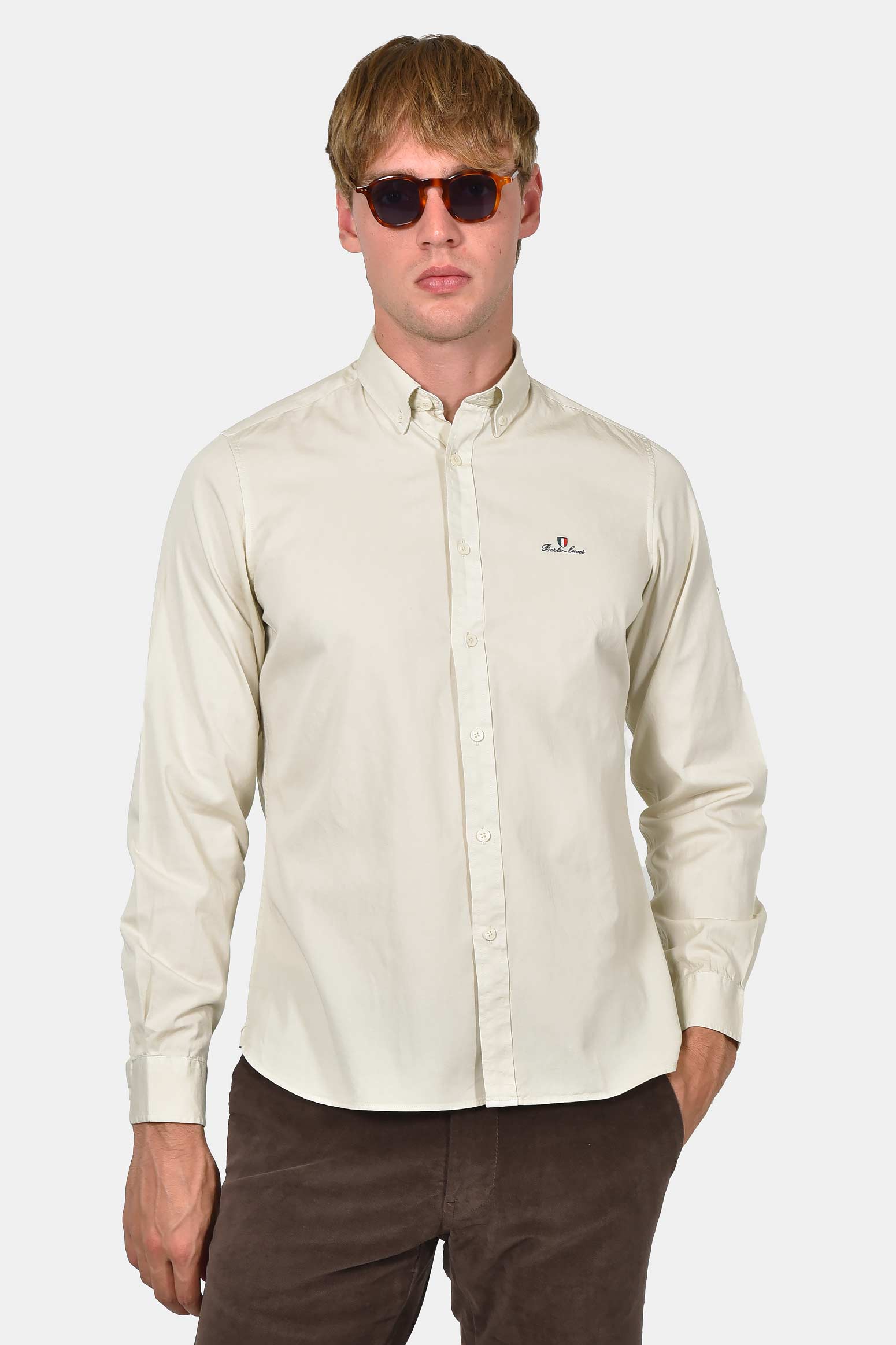 ανδρικό-πουκάμισο-button-down-custom-fit-100%-βαμβακερό-με-διακριτικό-κέντημα-στήθους