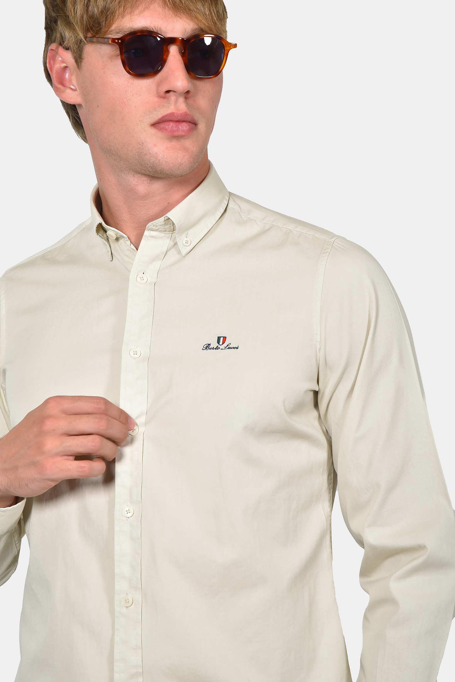 ανδρικό-πουκάμισο-button-down-custom-fit-100%-βαμβακερό-με-διακριτικό-κέντημα-στήθους