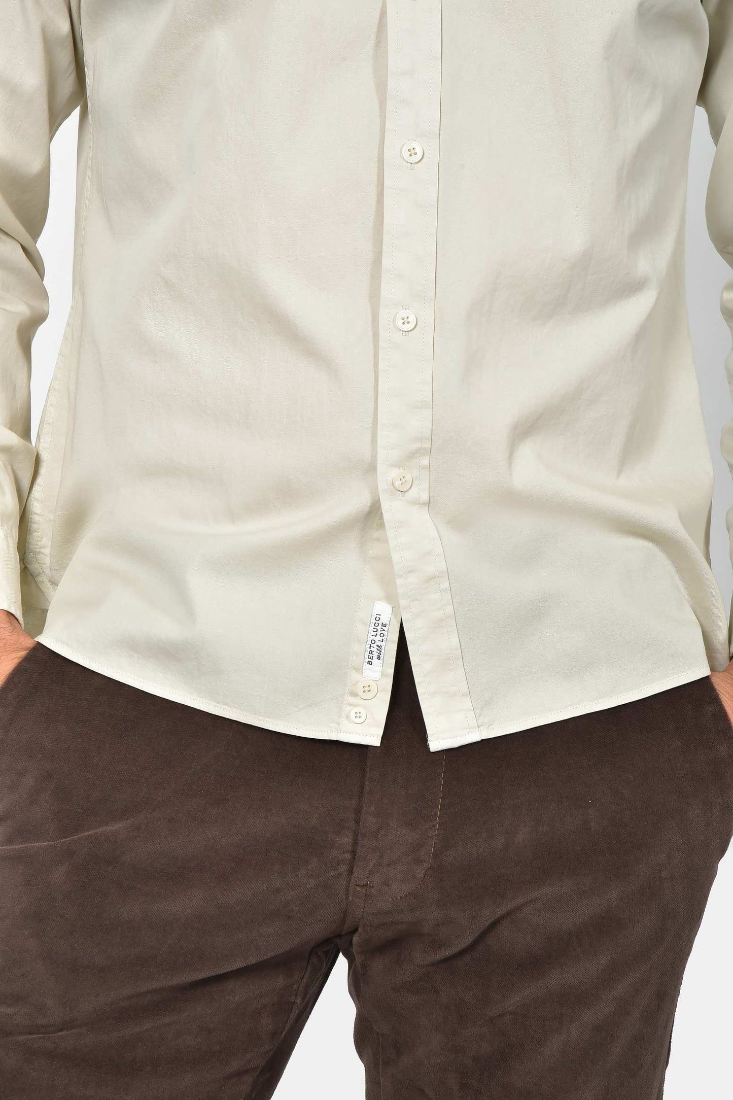 ανδρικό-πουκάμισο-button-down-custom-fit-100%-βαμβακερό-με-διακριτικό-κέντημα-στήθους