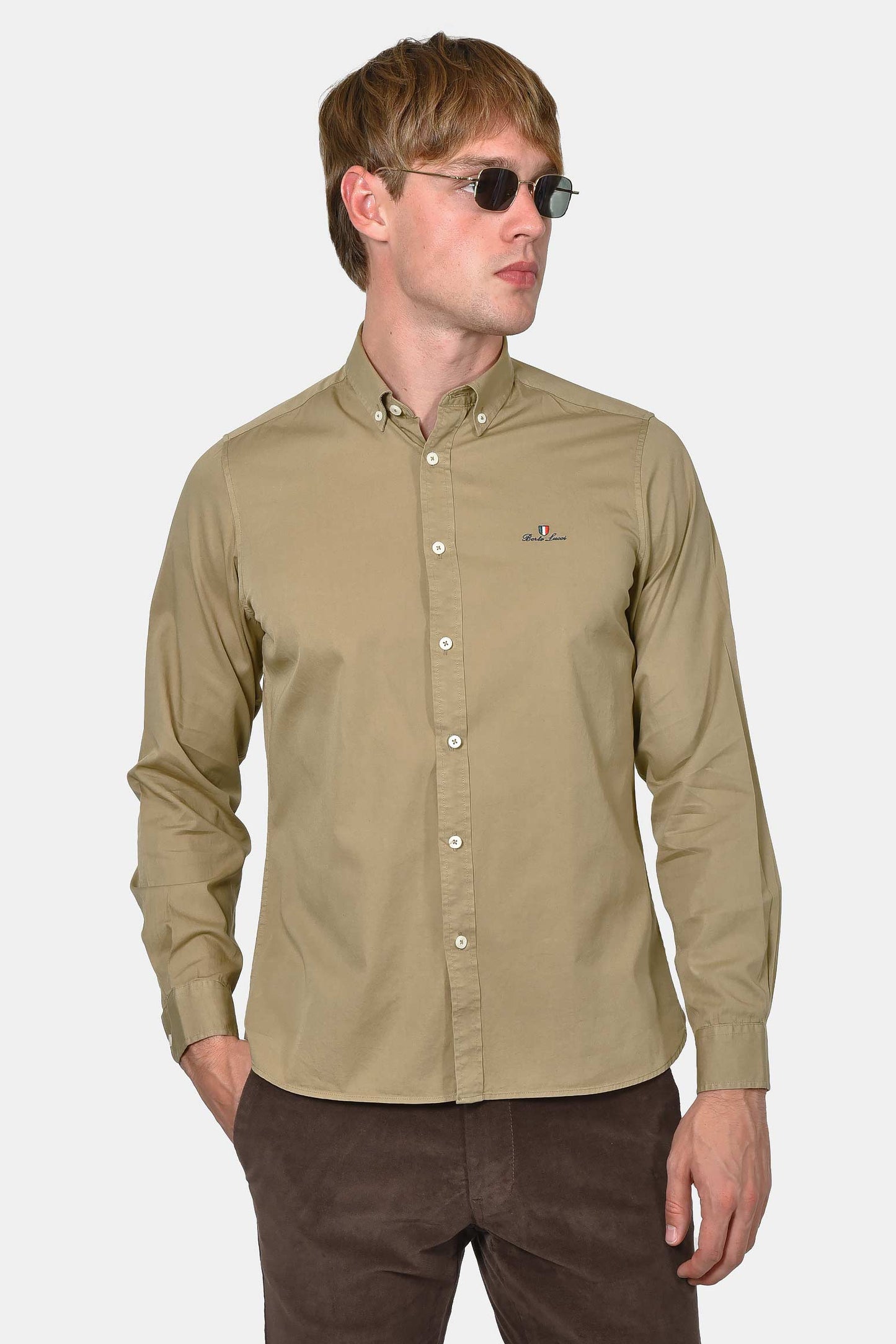 ανδρικό-πουκάμισο-button-down-custom-fit-100%-βαμβακερό-με-διακριτικό-κέντημα-στήθους