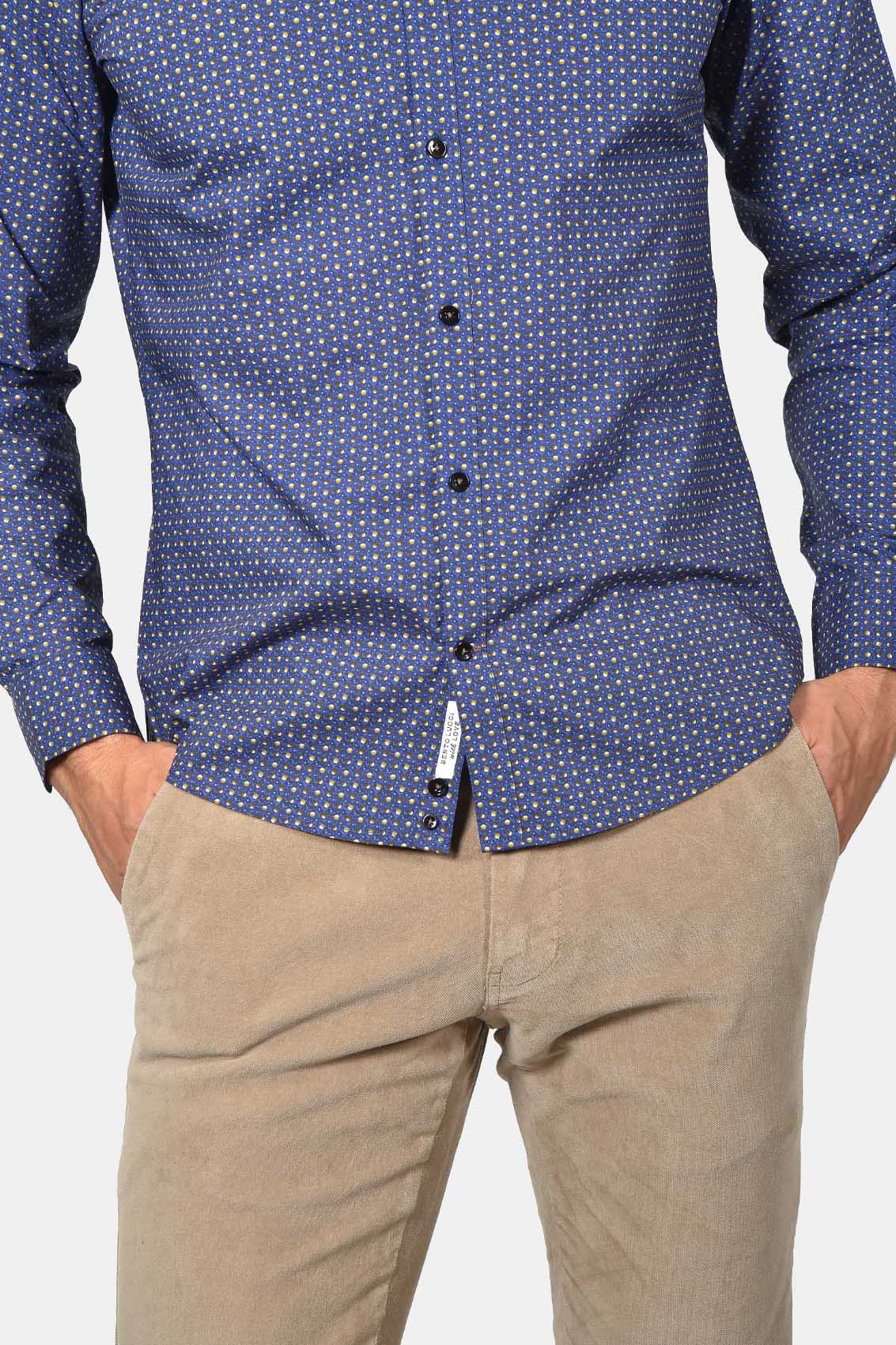 ανδρικό-εμπριμέ-πουκάμισο-custom-fit-από-100%-βαμβάκι-με-μοντέρνο-μοτίβο