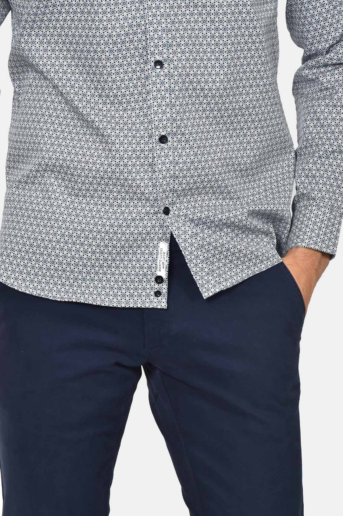 ανδρικό-εμπριμέ-πουκάμισο-custom-fit-από-100%-βαμβάκι-με-διακριτικό-σχέδιο