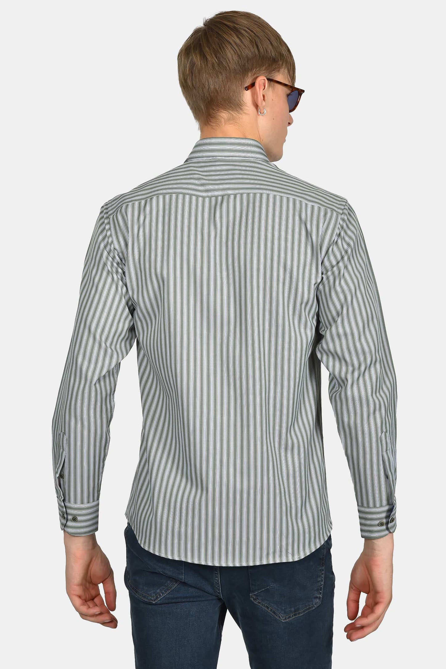 ανδρικό-ριγέ-πουκάμισο-slim-fit-με-τσέπη-στο-στήθος