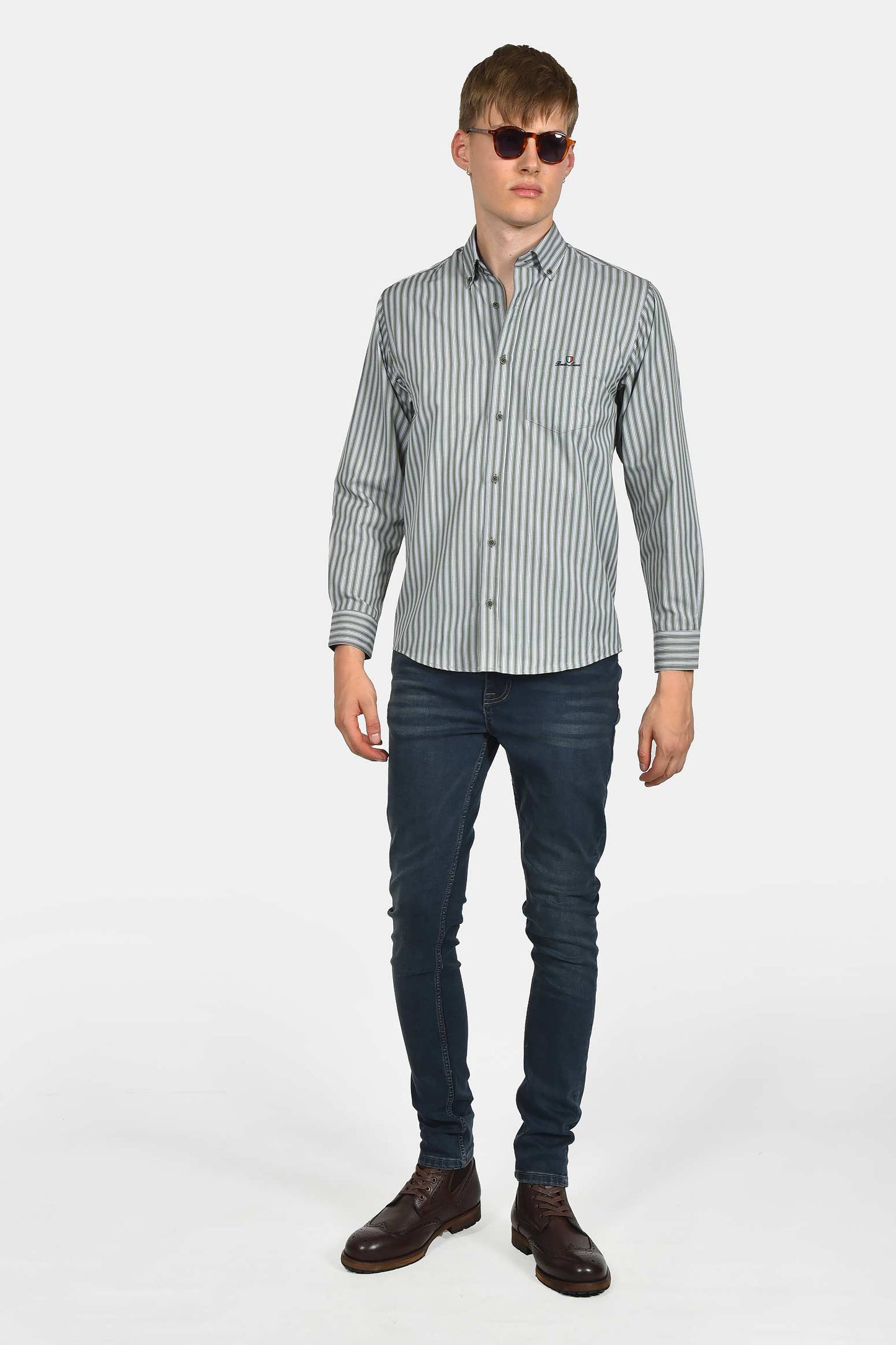 ανδρικό-ριγέ-πουκάμισο-slim-fit-με-τσέπη-στο-στήθος