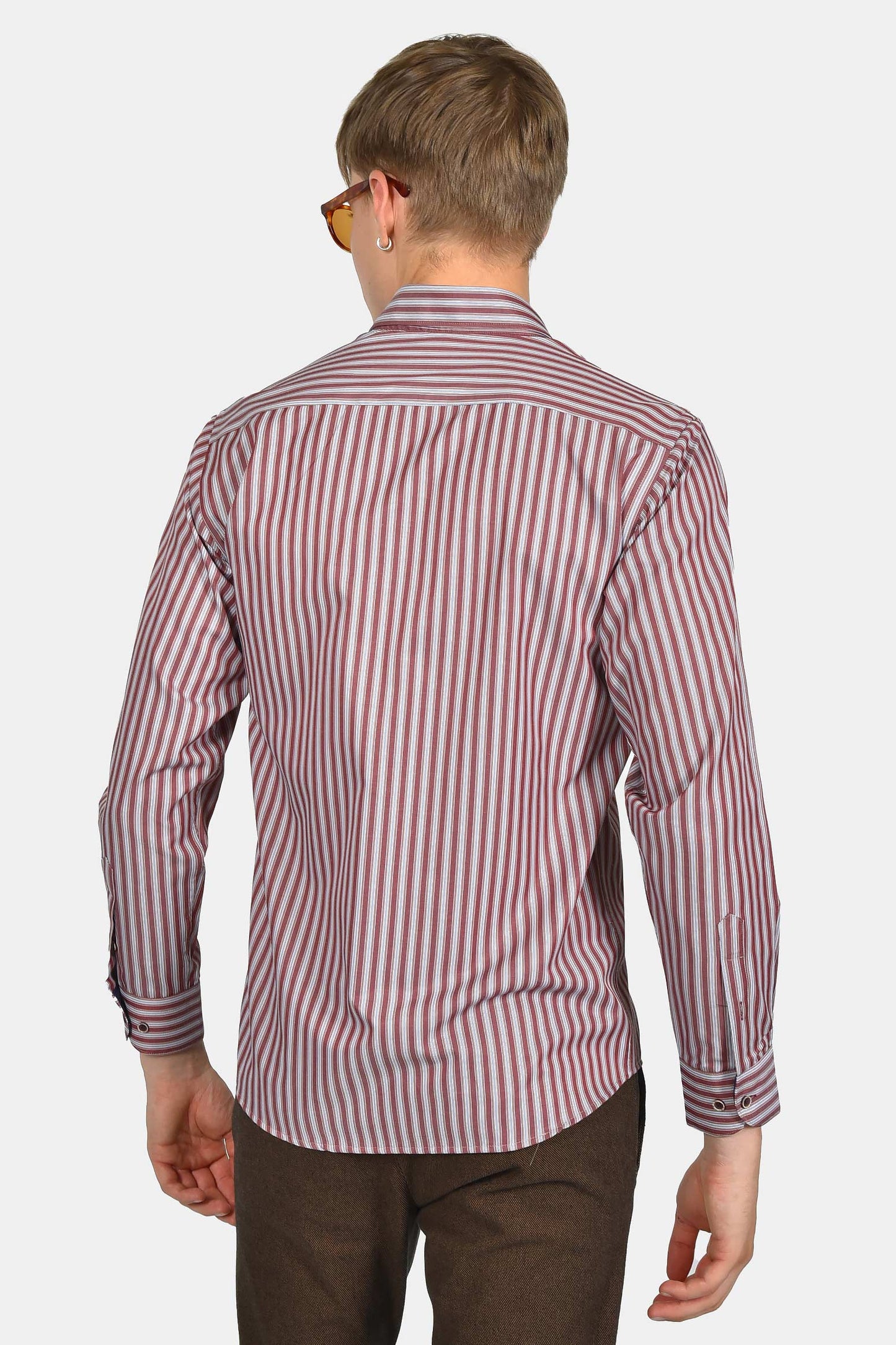 ανδρικό-ριγέ-πουκάμισο-slim-fit-με-τσέπη-στο-στήθος