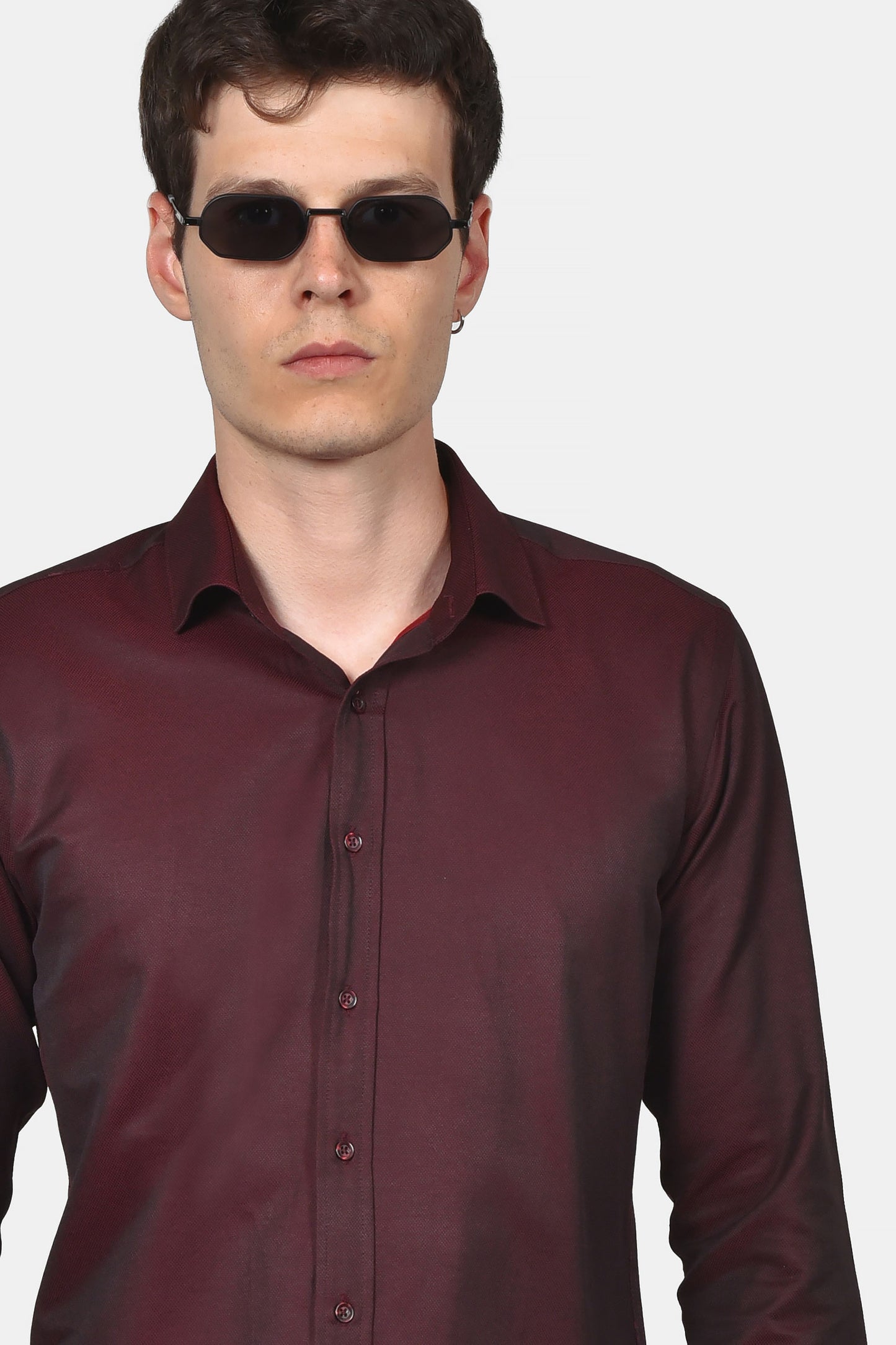 ανδρικό-επίσημο-πουκάμισο-σε-στενή-γραμμή-με-γυαλιστερή-ύφανση