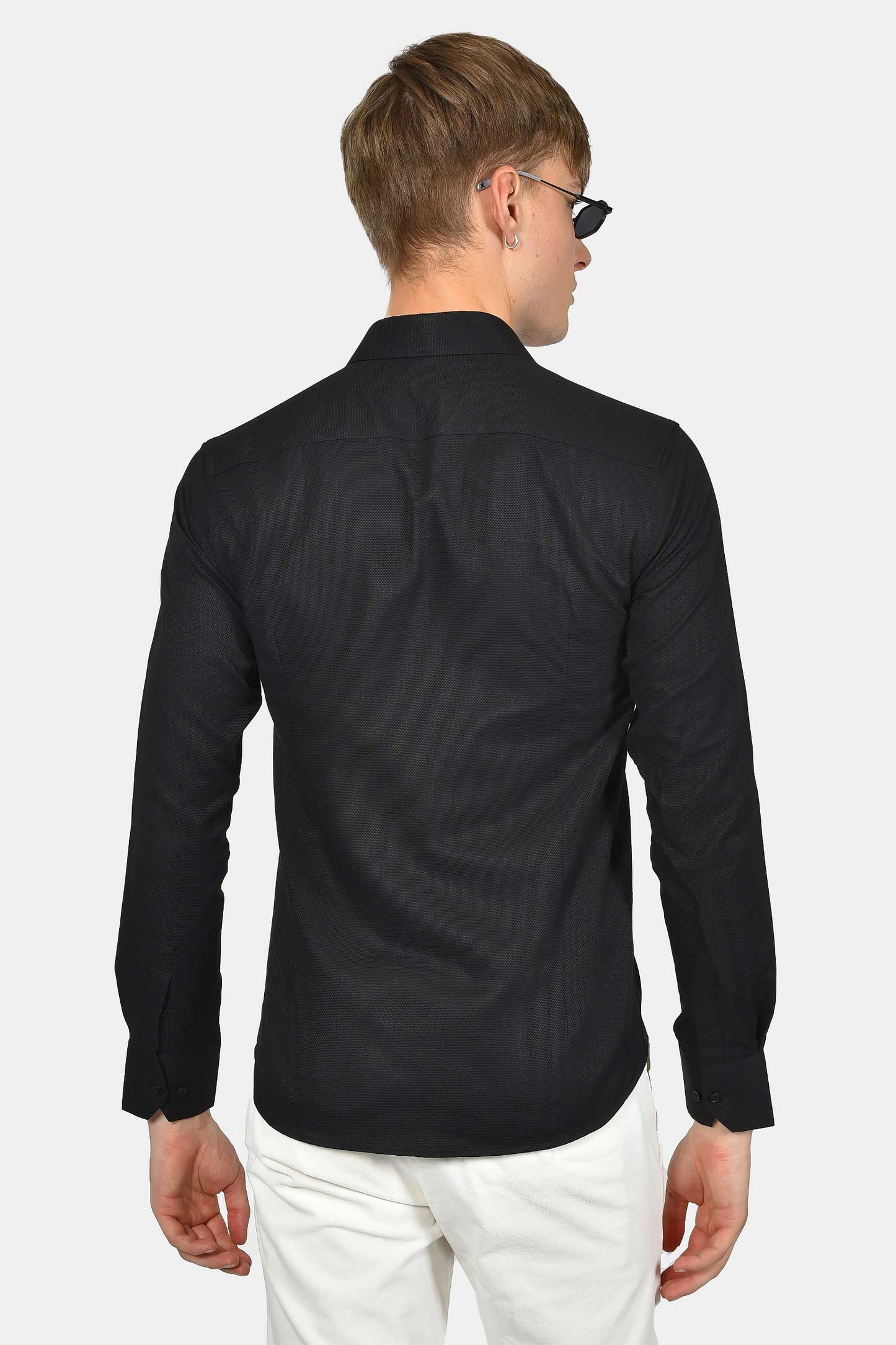 ανδρικό-επίσημο-πουκάμισο-slim-fit-με-μοντέρνα-γραμμή 