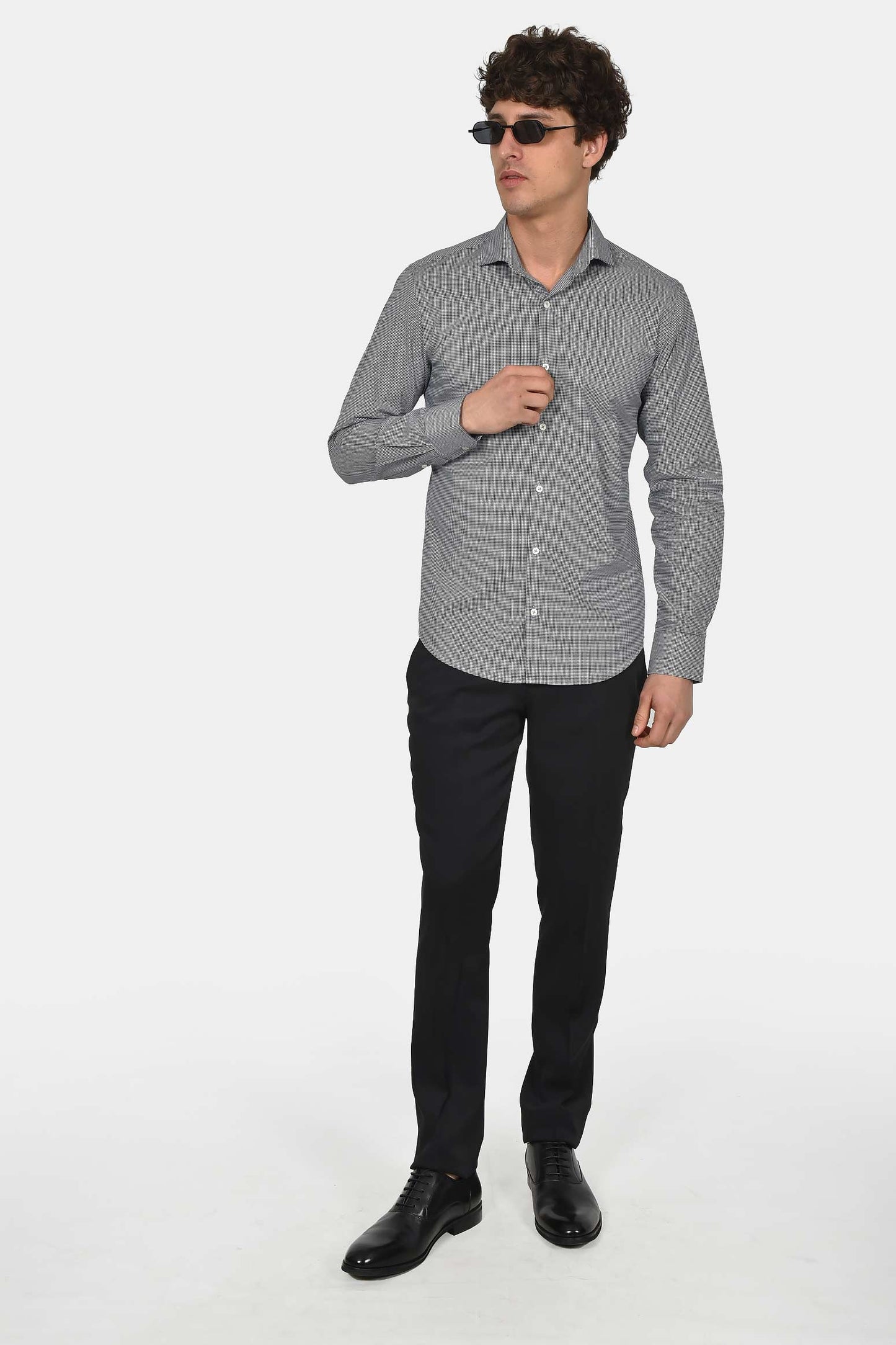 ανδρικό-επίσημο-πουκάμισο-normal-fit-από-100%-βαμβάκι-με-διακριτικό-μικρό-καρό