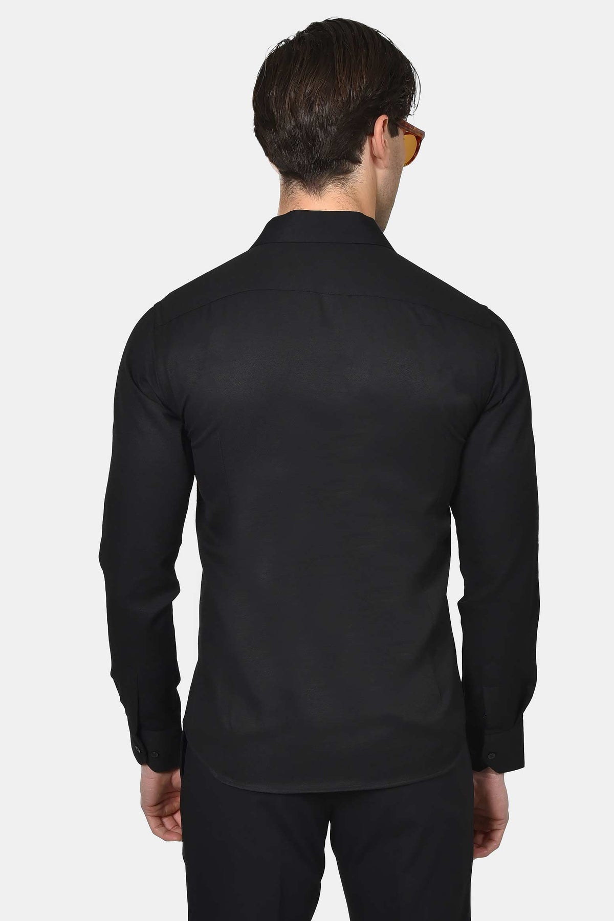 ανδρικό-επίσημο-πουκάμισο-slim-fit-με-ανοιχτό-γιακά-για-κομψές-εμφανίσεις