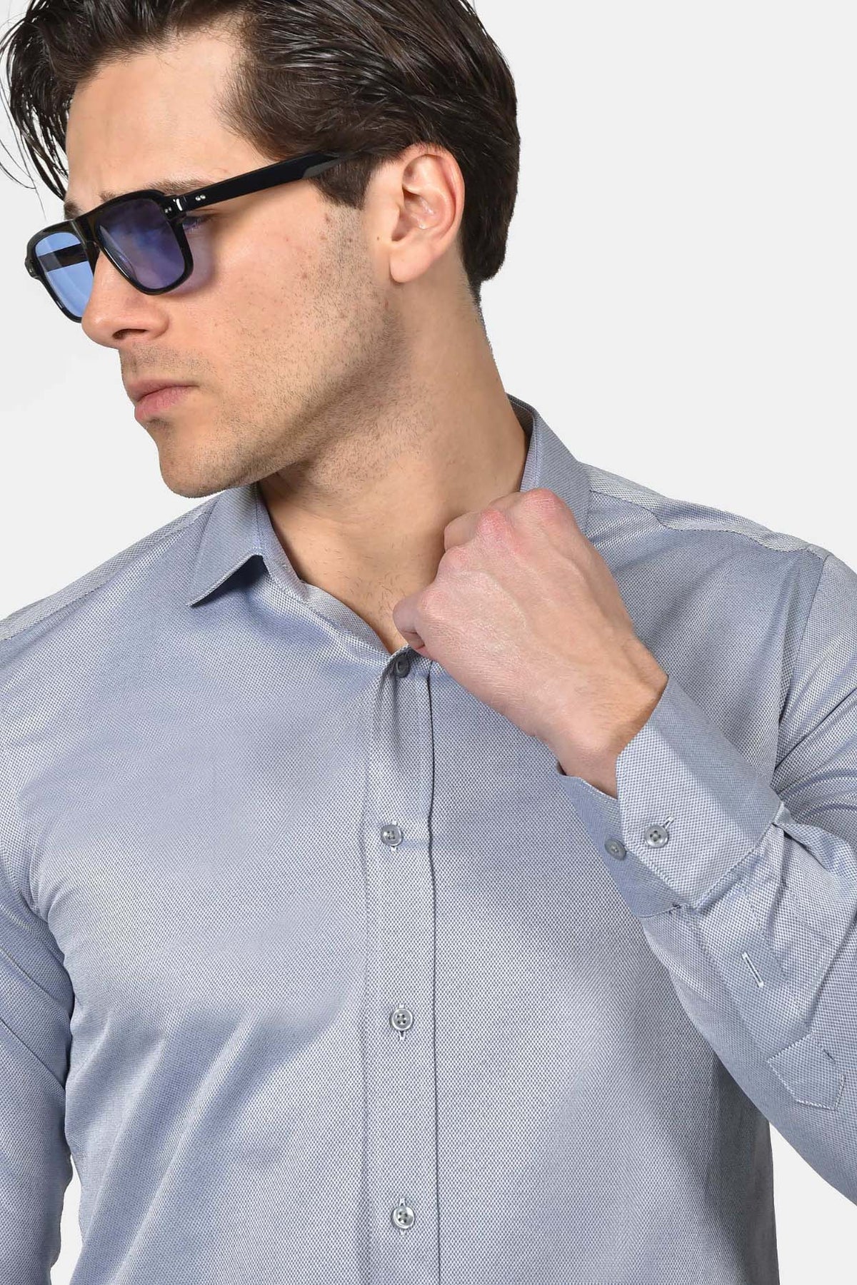 ανδρικό-επίσημο-πουκάμισο-slim-fit-με-ανοιχτό-γιακά-για-κομψές-εμφανίσεις