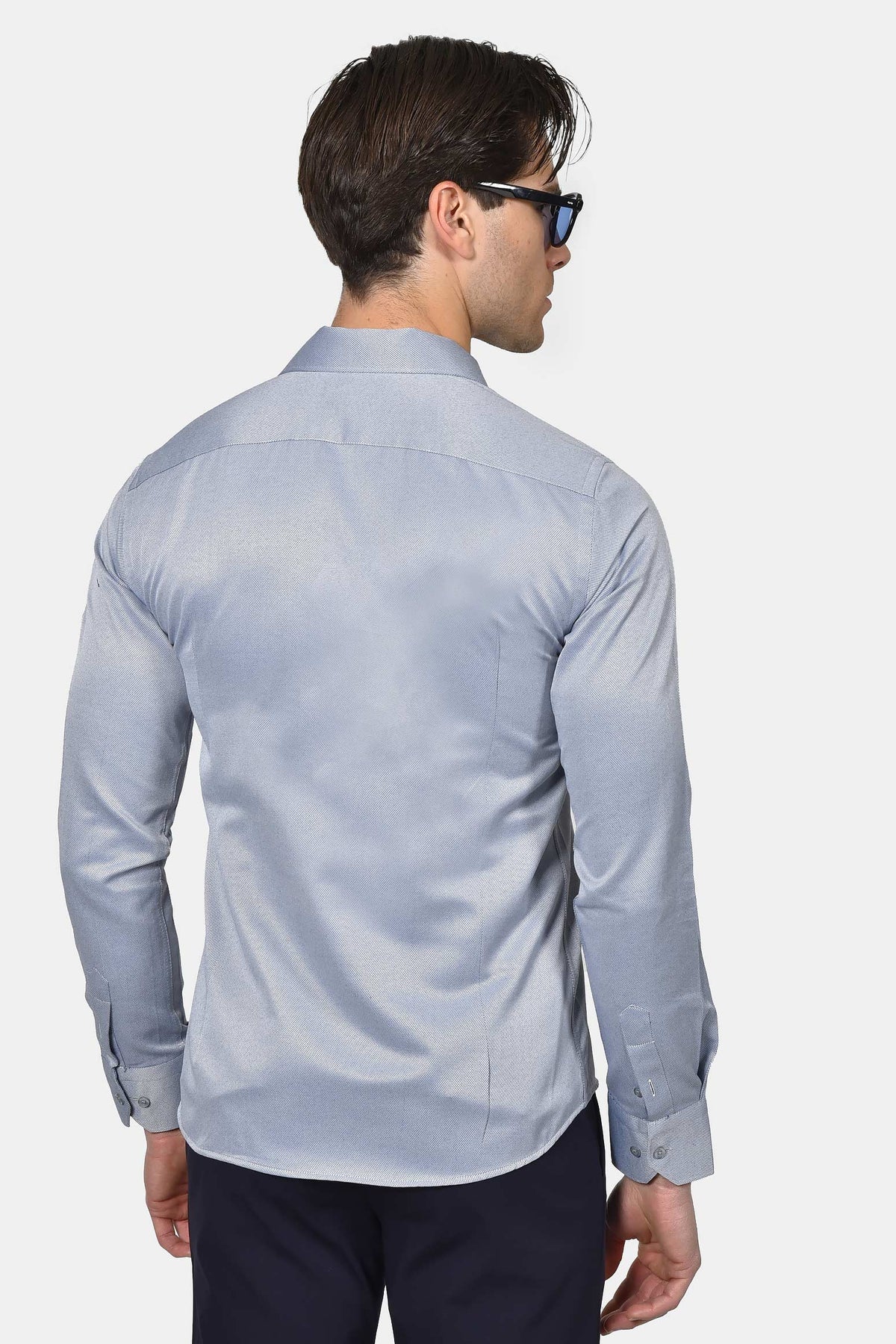 ανδρικό-επίσημο-πουκάμισο-slim-fit-με-ανοιχτό-γιακά-για-κομψές-εμφανίσεις