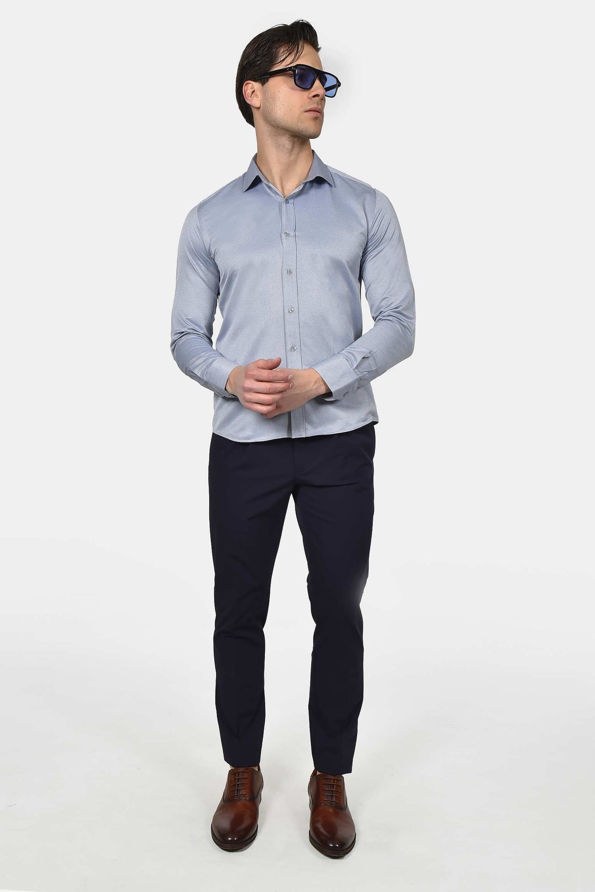 ανδρικό-επίσημο-πουκάμισο-slim-fit-με-ανοιχτό-γιακά-για-κομψές-εμφανίσεις