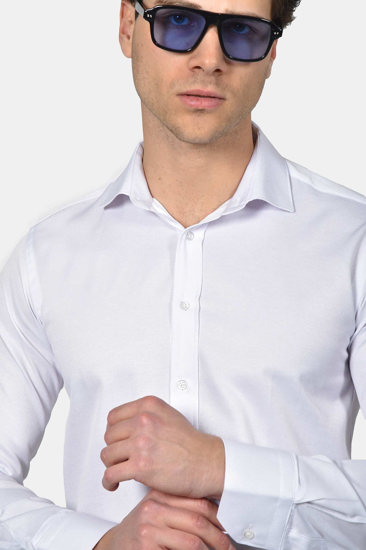 ανδρικό-επίσημο-πουκάμισο-slim-fit-με-ανοιχτό-γιακά-για-κομψές-εμφανίσεις