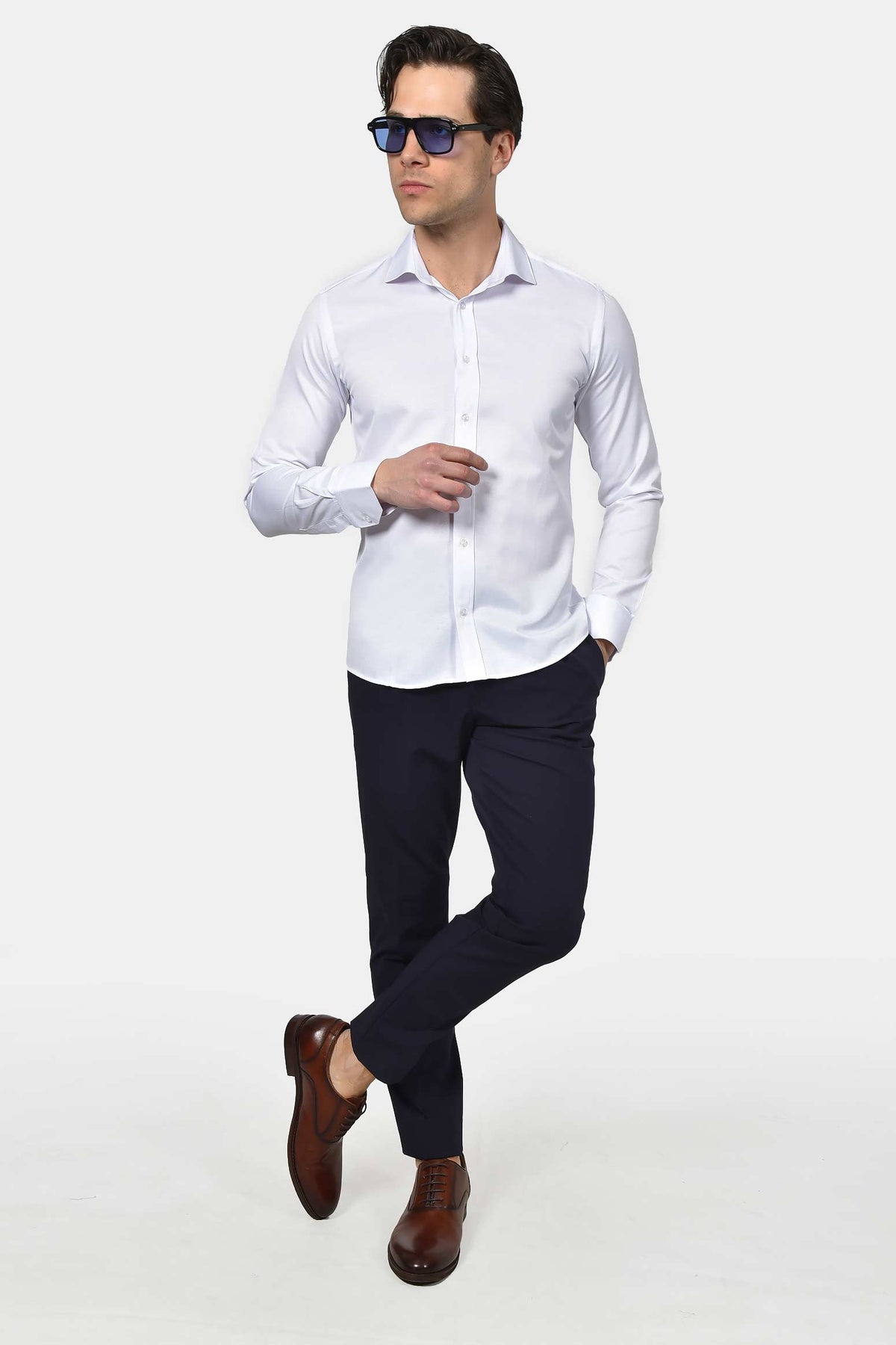 ανδρικό-επίσημο-πουκάμισο-slim-fit-με-ανοιχτό-γιακά-για-κομψές-εμφανίσεις
